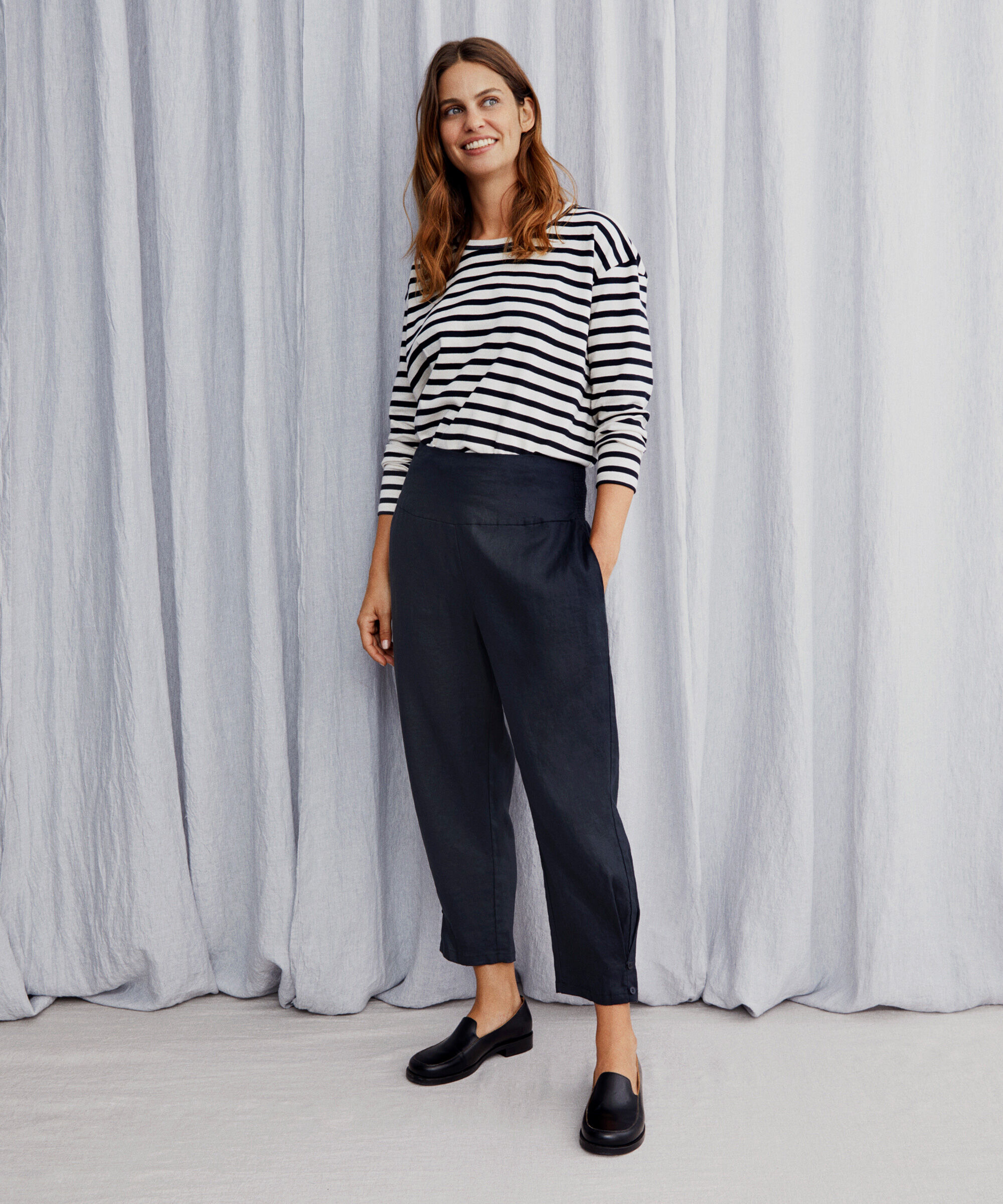 Pantalon En Lin Avec Large &Eacute;lastique Smock&eacute; Au Dos Et D&eacute;tail Boutonn&eacute;, Black
