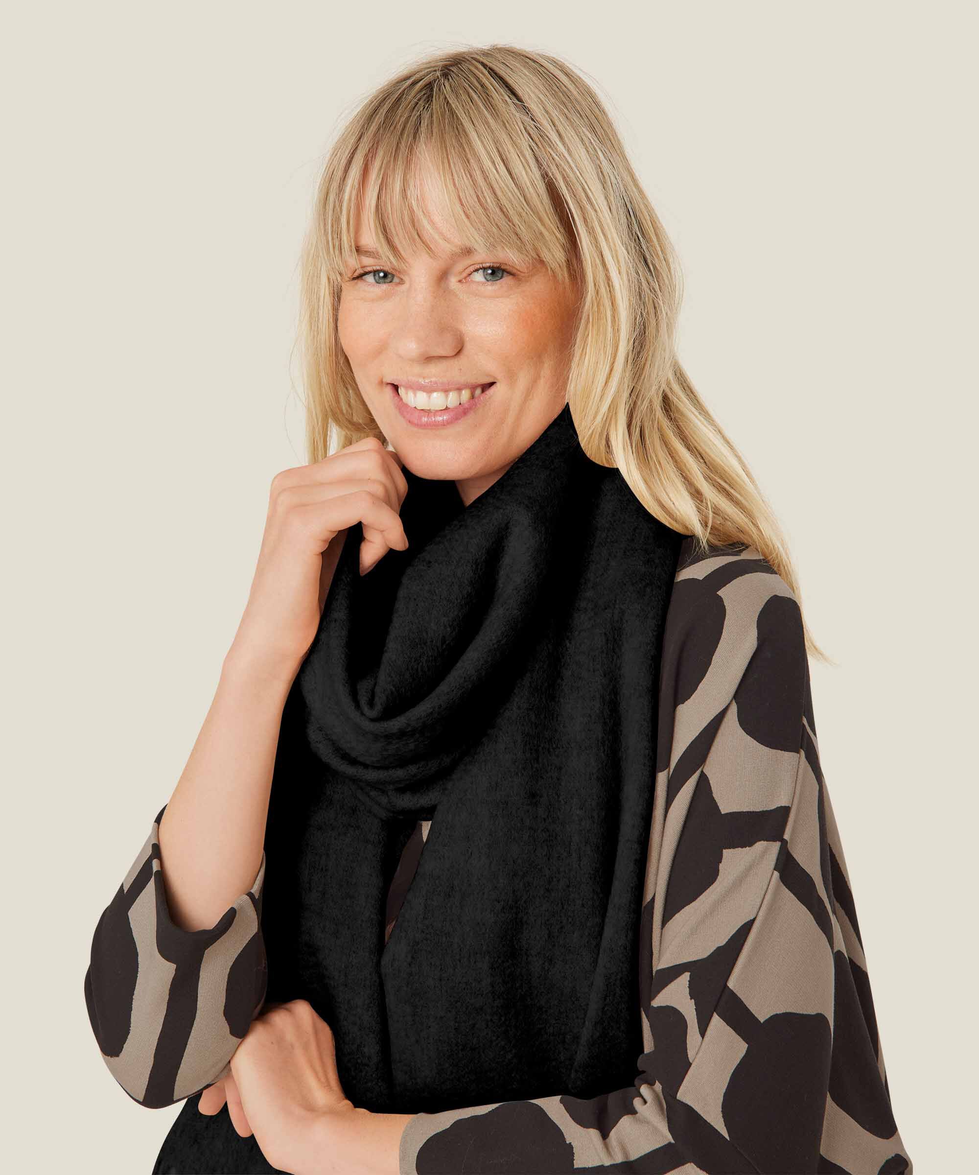 grande écharpe en laine à franges, Black