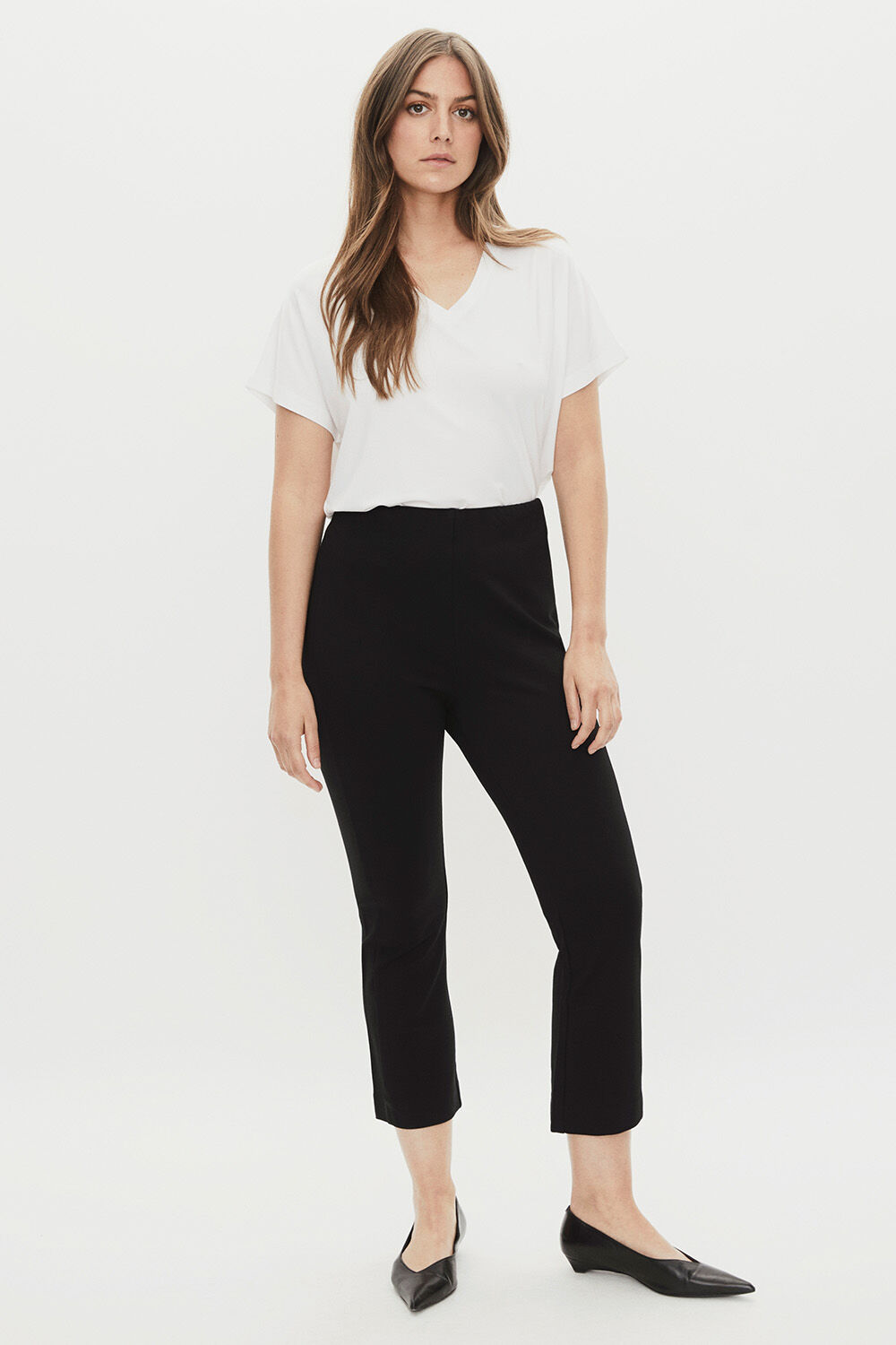 T-shirt col V en jersey doux - White, Pantalon Court En Jersey &Eacute;pais - Black