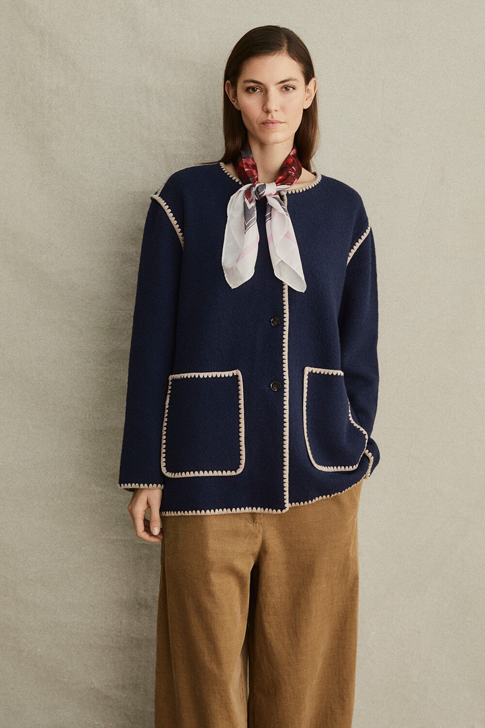 Foulard carr&eacute; &agrave; motif floral - Magnet, Cardigan en laine feutr&eacute;e &agrave; bords crochet&eacute;s - Dress Blue