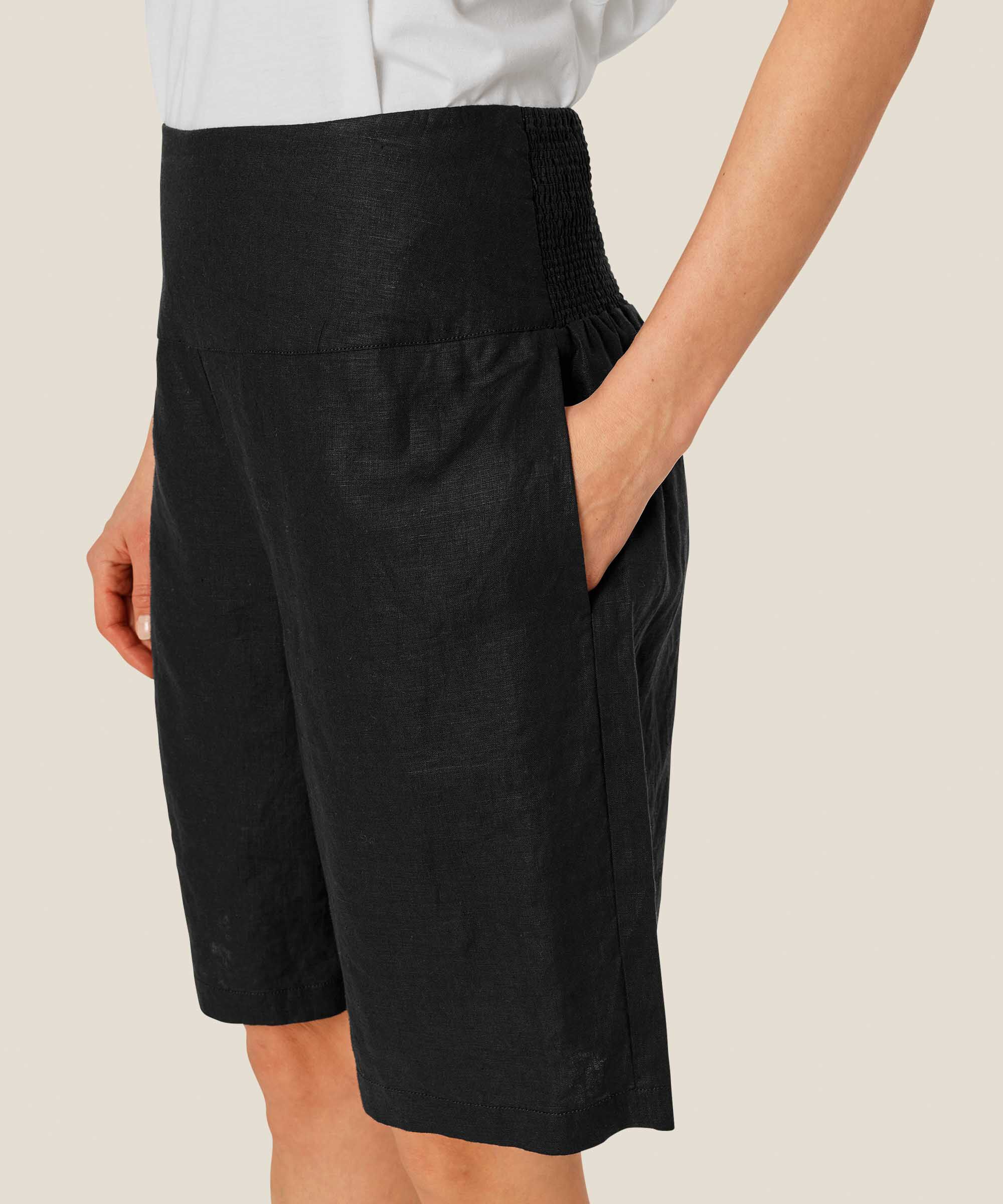 Short En Lin Avec Élastique Smocké Au Dos, Black