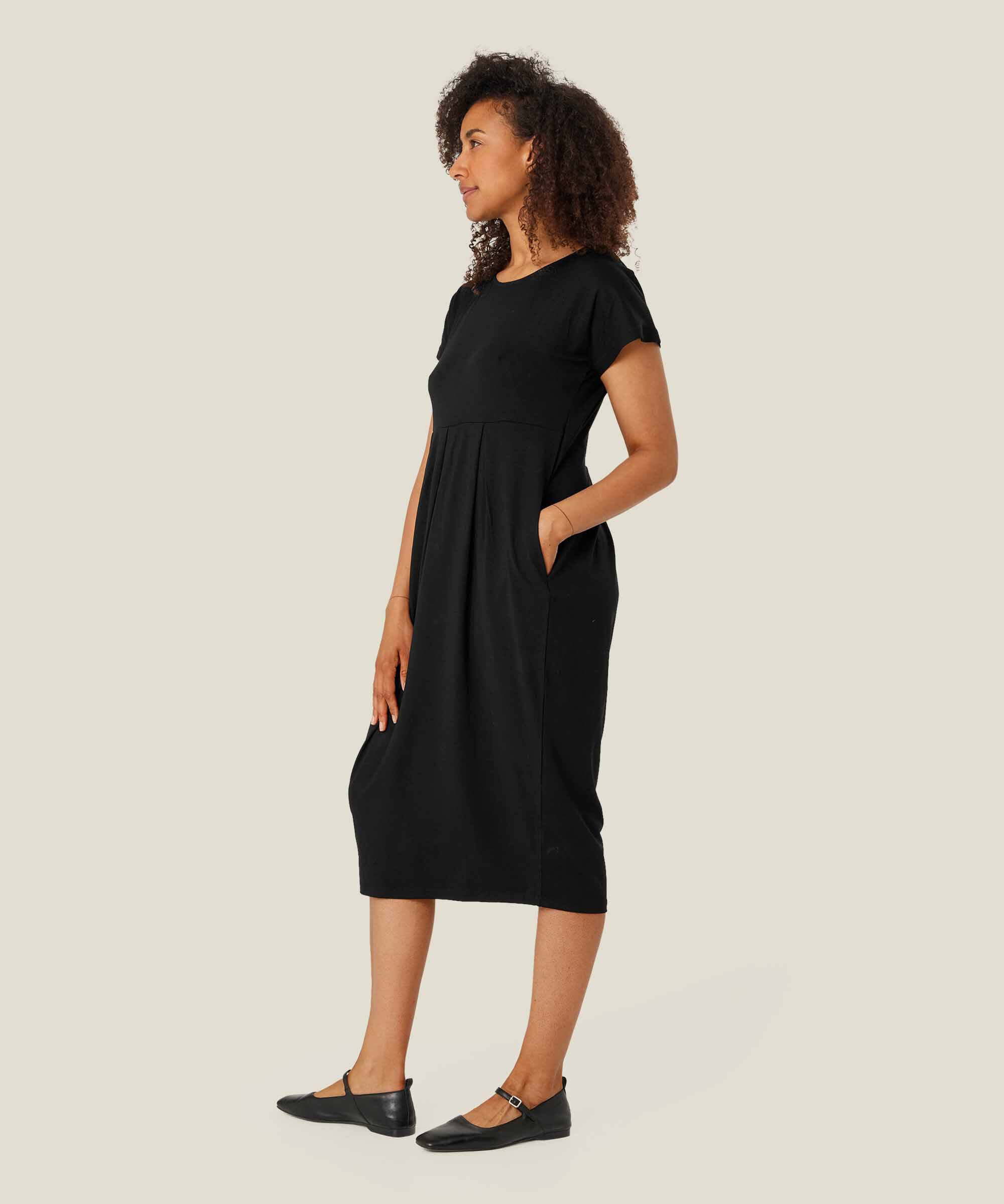 robe tulipe à manches courtes et col rond, Black