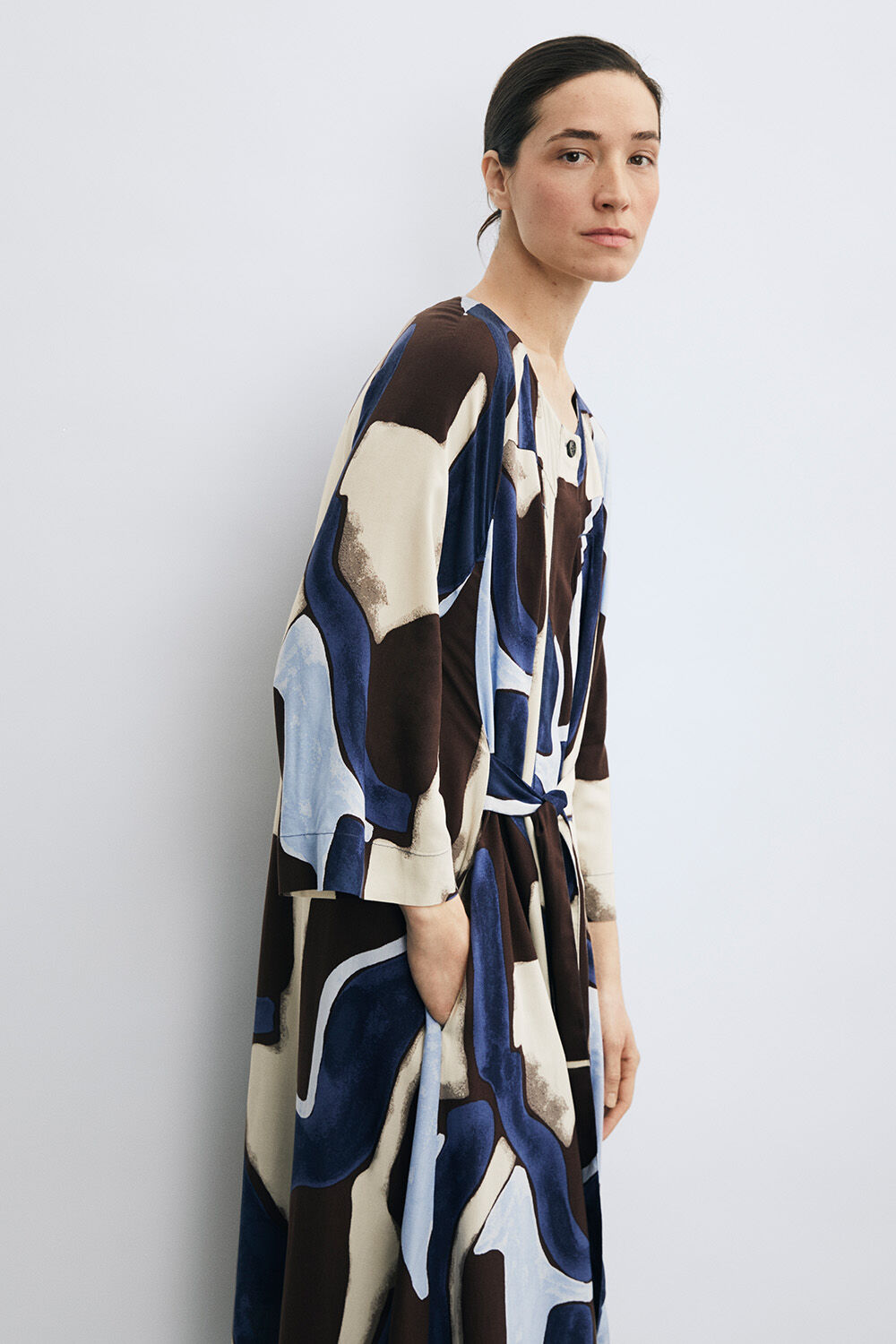 Robe chemisier en viscose imprim&eacute;e avec poches - Navy Blazer