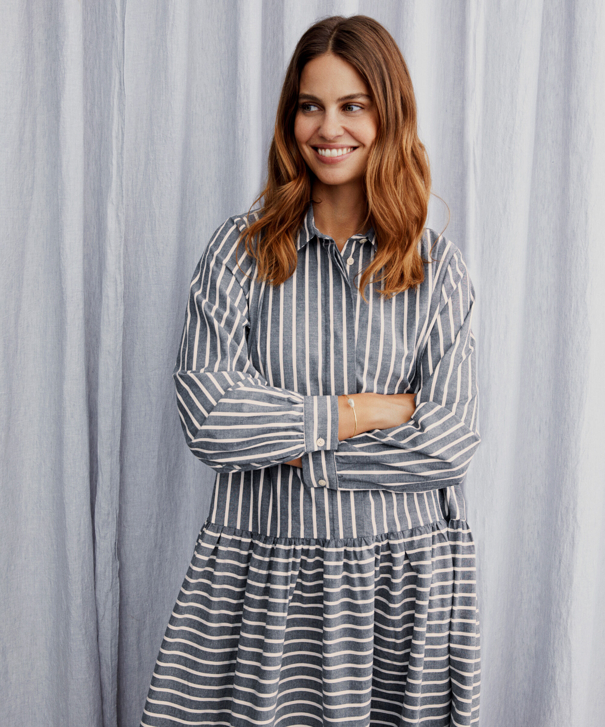 robe en coton avec fermeture à boutons cachés, Black