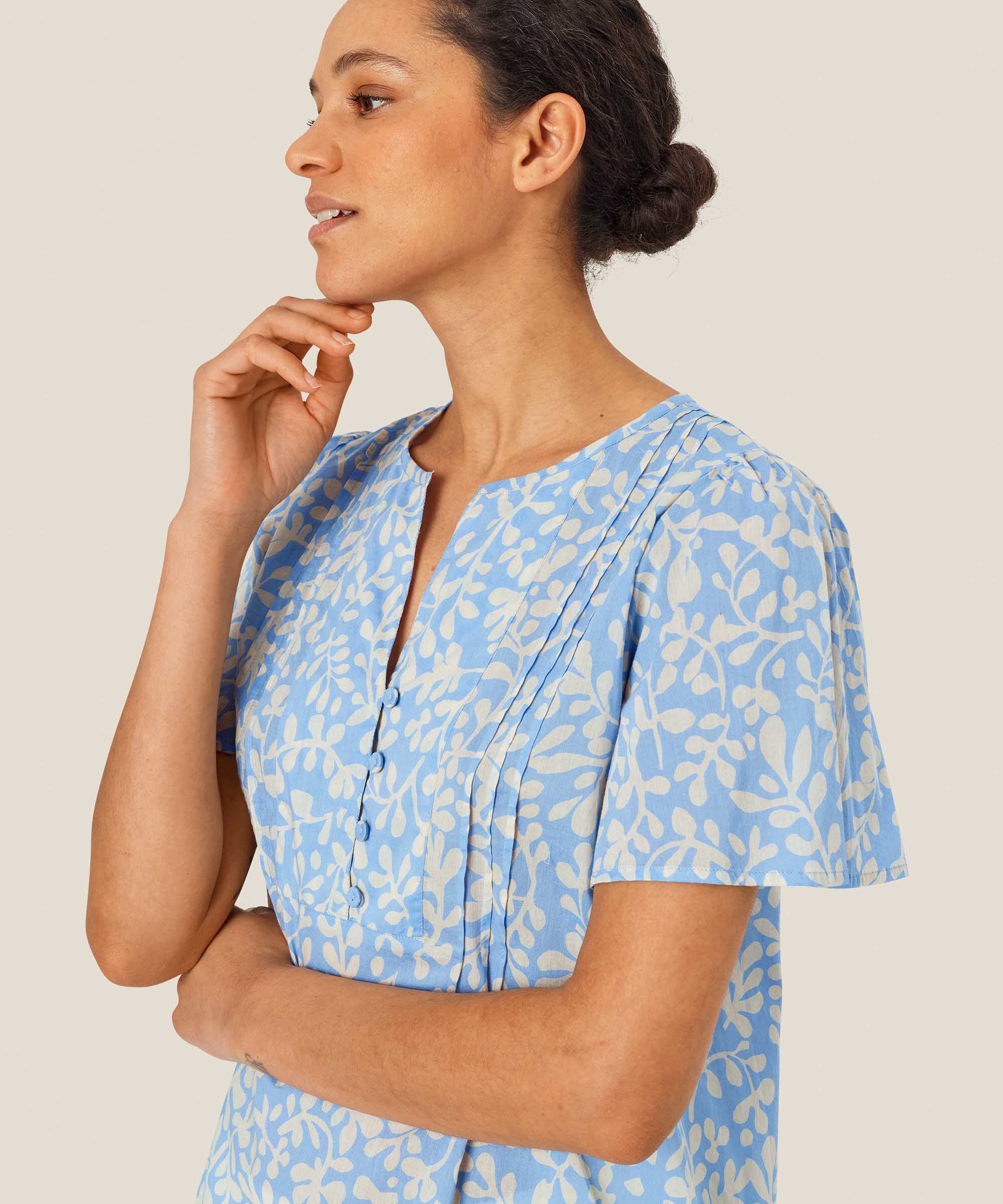 blouse en coton fleuri avec col en V, Della Blue