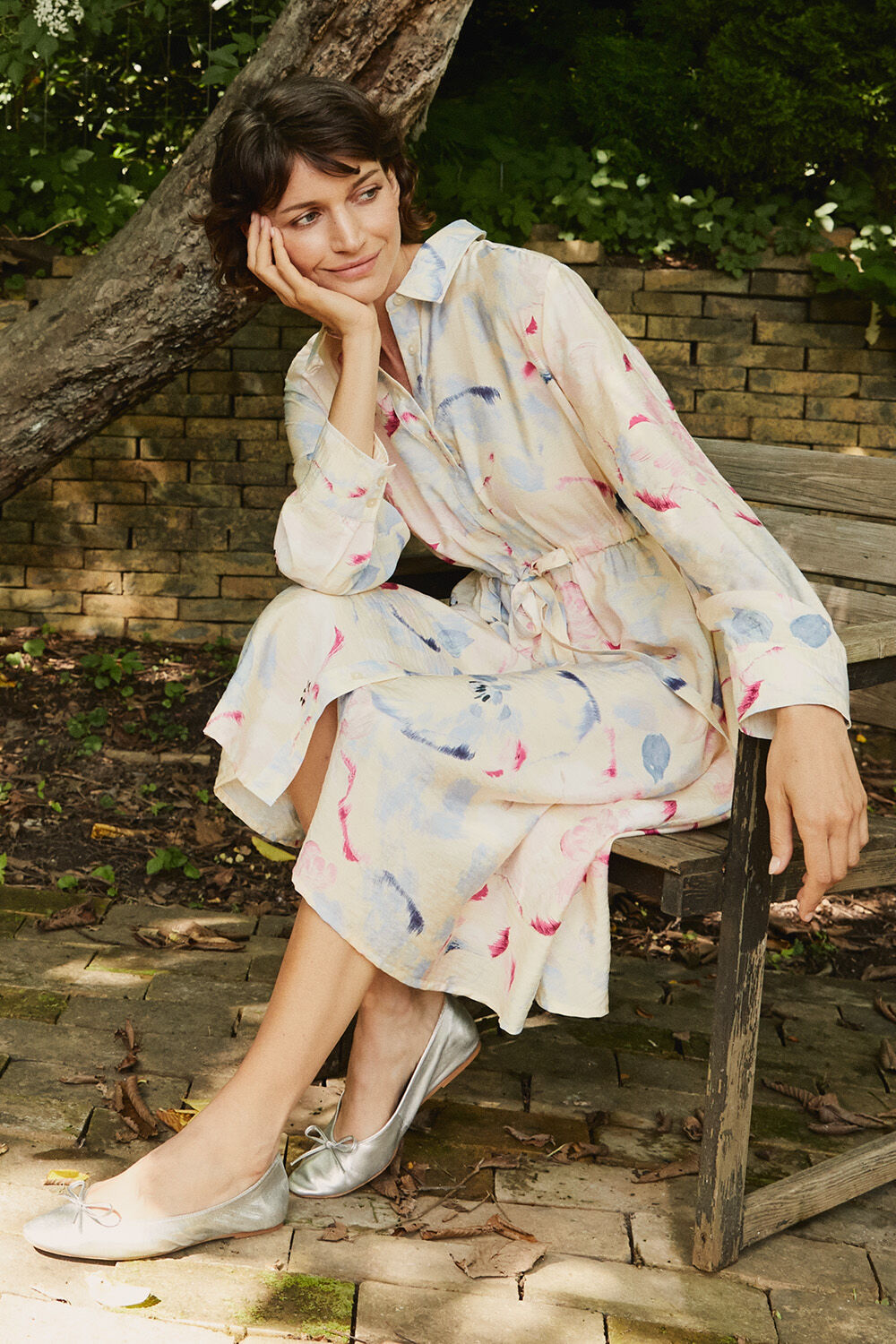 Robe-chemise en viscose &agrave; imprim&eacute; floral - Primrose, jupon court &agrave; bretelles r&eacute;glables - Cream