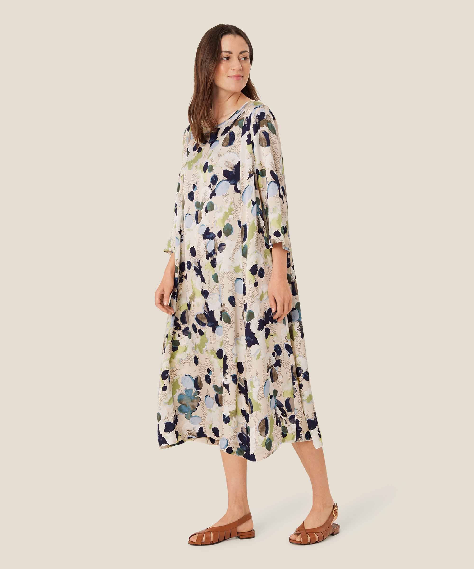 Robe En Viscose Avec Un Bouton Au Cou, Fog