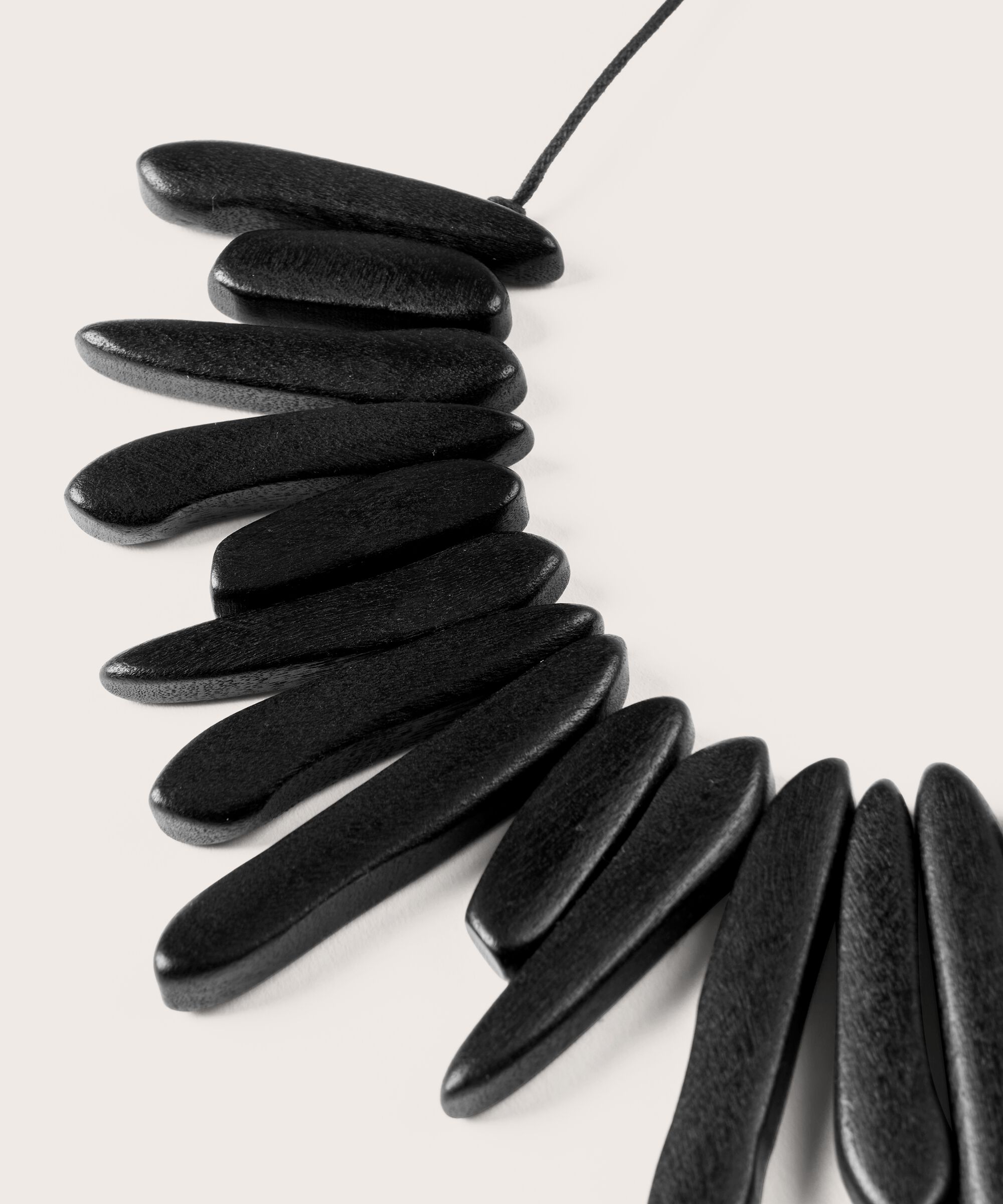 collier avec perles en bois noires, Black