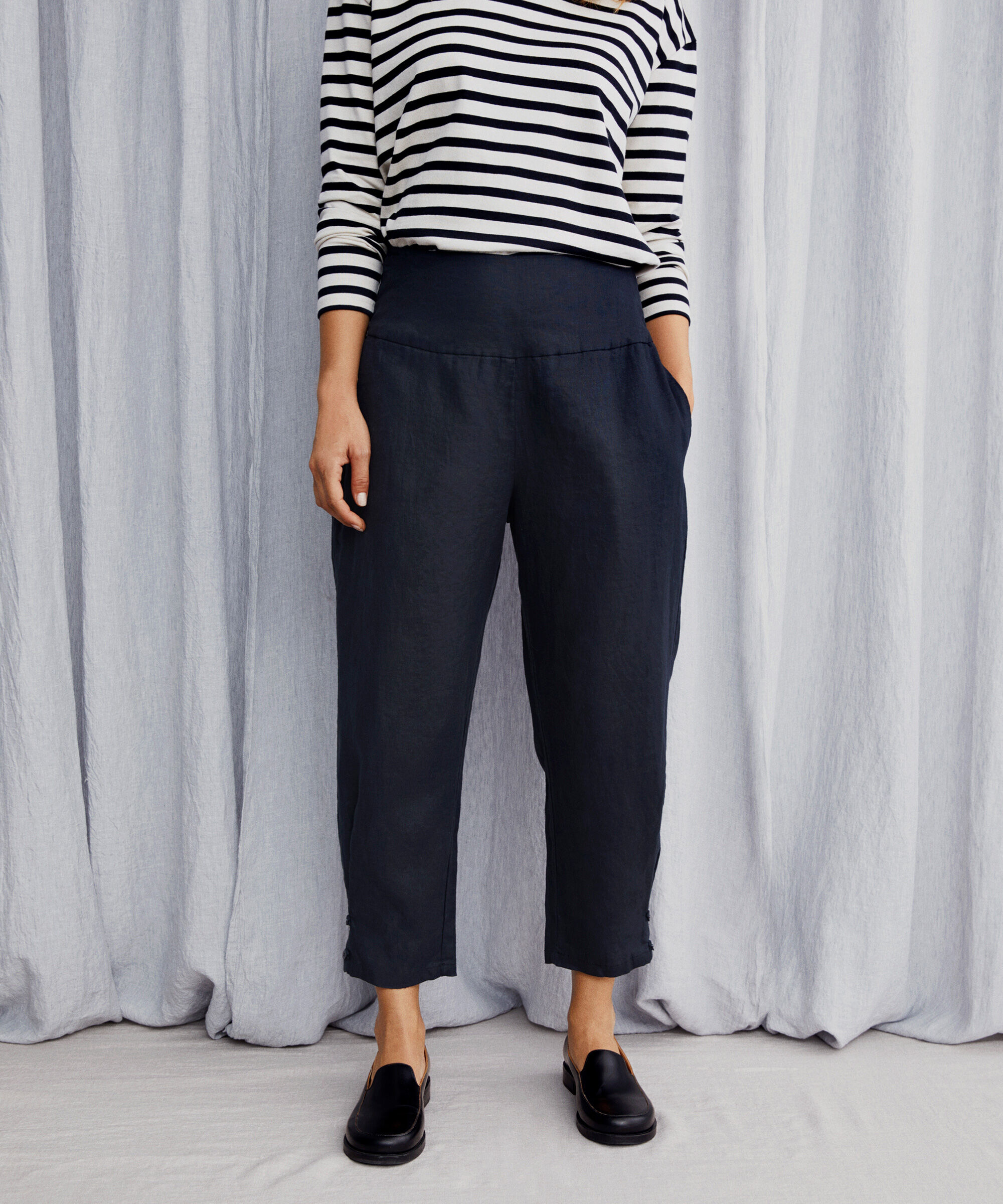 Pantalon En Lin Avec Large &Eacute;lastique Smock&eacute; Au Dos Et D&eacute;tail Boutonn&eacute;, Black