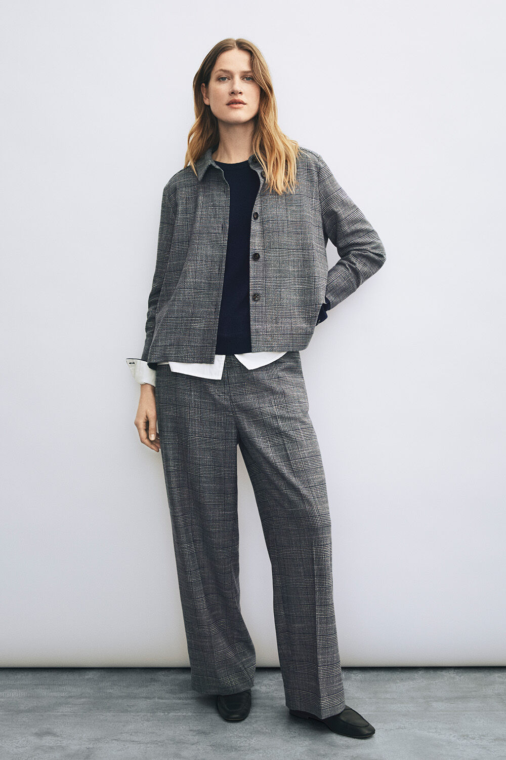 Chemisier &agrave; carreaux en viscose m&eacute;lang&eacute;e coupe A - D. Grey mel., Pull en laine &agrave; ourlet popeline effet superpos&eacute; - Navy Blazer, Pantalon large &agrave; carreaux en viscose - D. Grey mel.