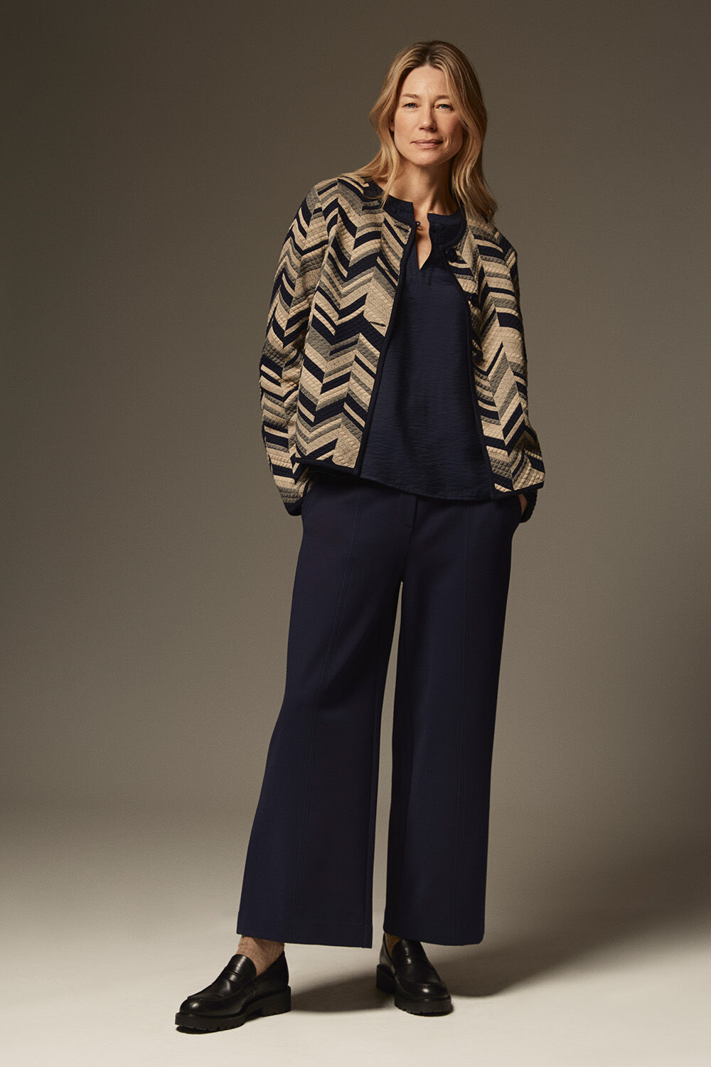 Veste Matelass&eacute;e Douce En Jersey De Coton - Travertine, pantalon court en jersey &eacute;pais - Navy Blazer