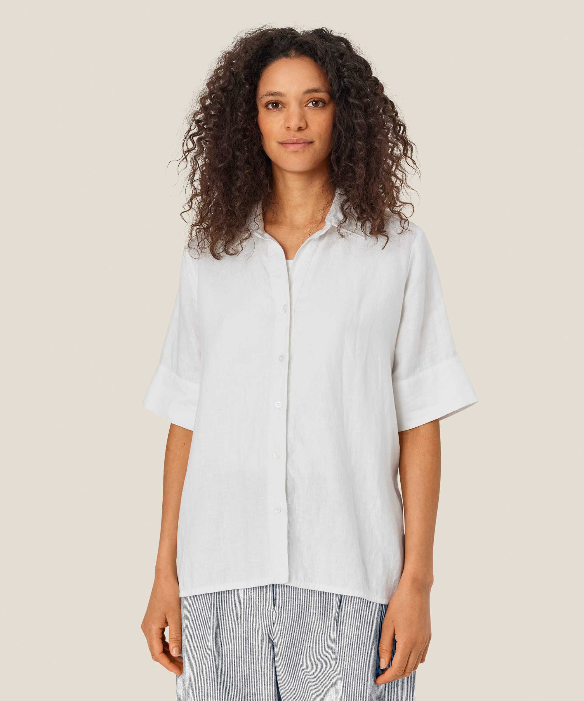 chemise en lin à manches courtes et col en V, White