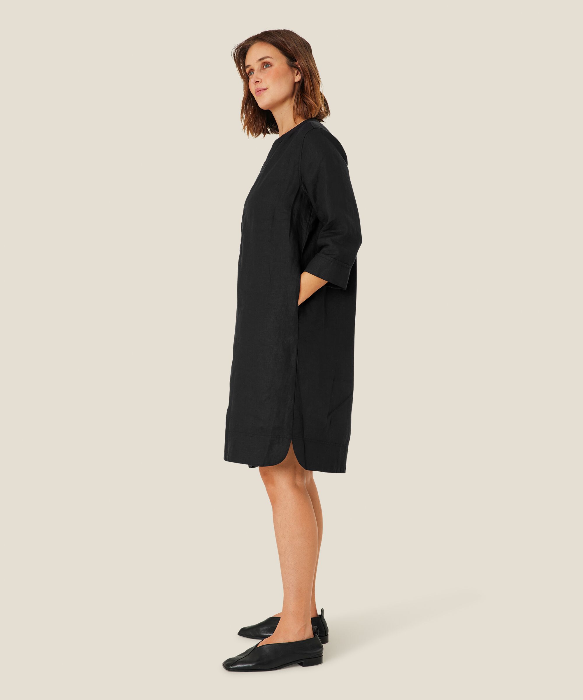 robe en lin avec col en V et poches fendues, Black