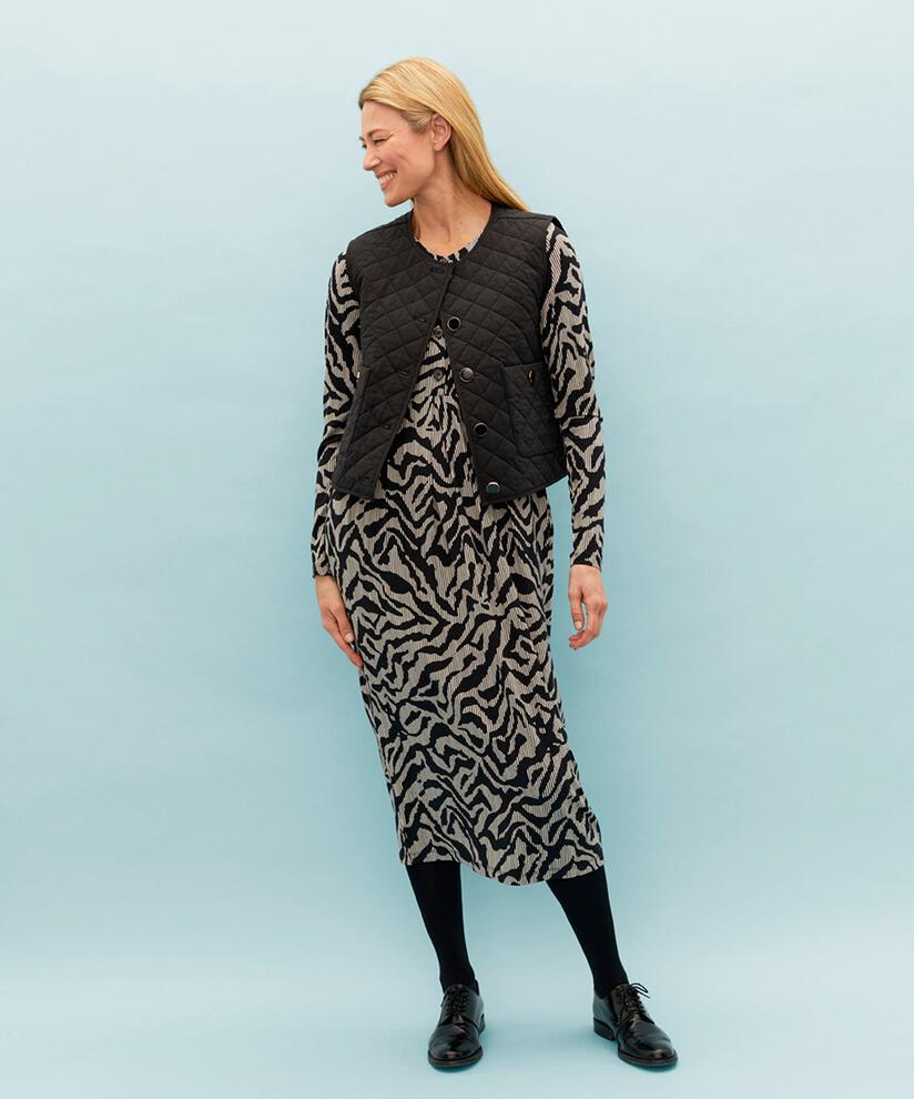 robe tulipe avec boutons au cou, Black