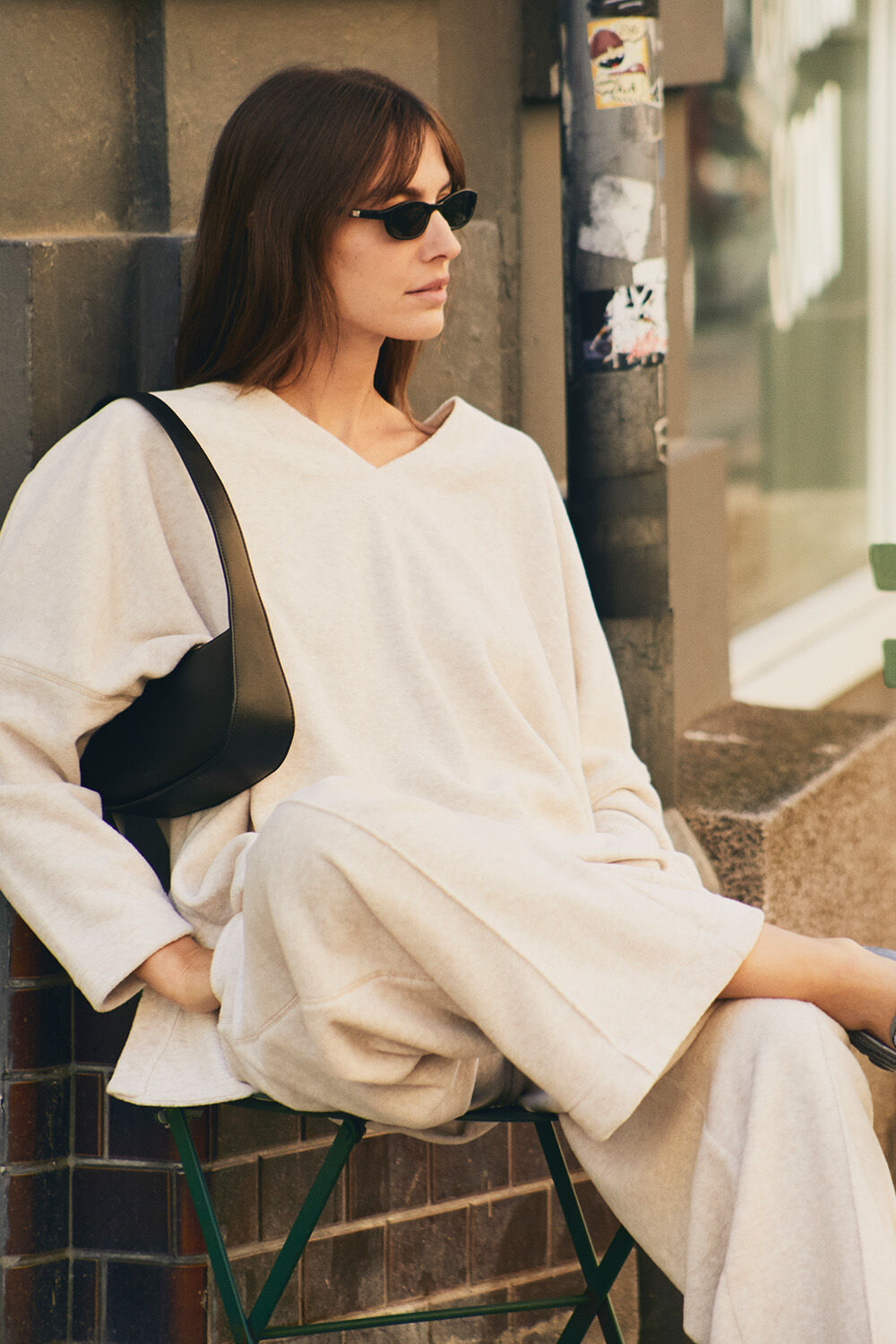 Sweat-shirt doux en polaire &aacute;&nbsp; col en V - Beige melange, Pantalon large en coton &agrave; plis press&eacute;s - Beige melange