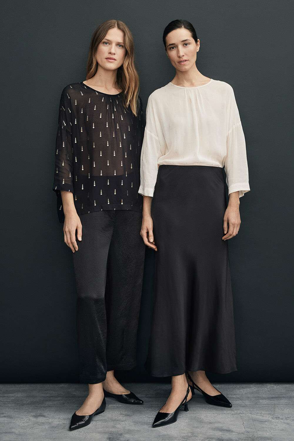 Blouse imprim&eacute;e oversize en viscose &agrave; manches 3/4 - Black, Pantalon large satin&eacute; &agrave; taille &eacute;lastiqu&eacute;e - Black, Blouse imprim&eacute;e oversize en viscose &agrave; manches 3/4 - Whitecap, Jupe en satin de viscose avec &eacute;lastique - Black