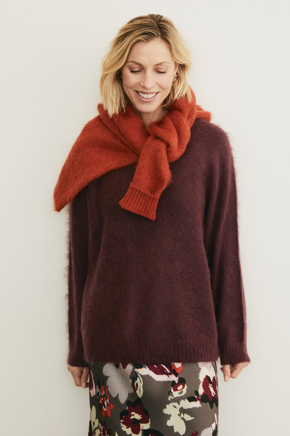 Pull en m&eacute;lange de laine &agrave; manches raglan - Fig, Boucles d'oreilles avec finition martel&eacute;e - Silver, Jupe longue en viscose fleurie &agrave; taille &eacute;lastique - Fig, Pull en m&eacute;lange de laine &agrave; manches raglan - Rooibos tea