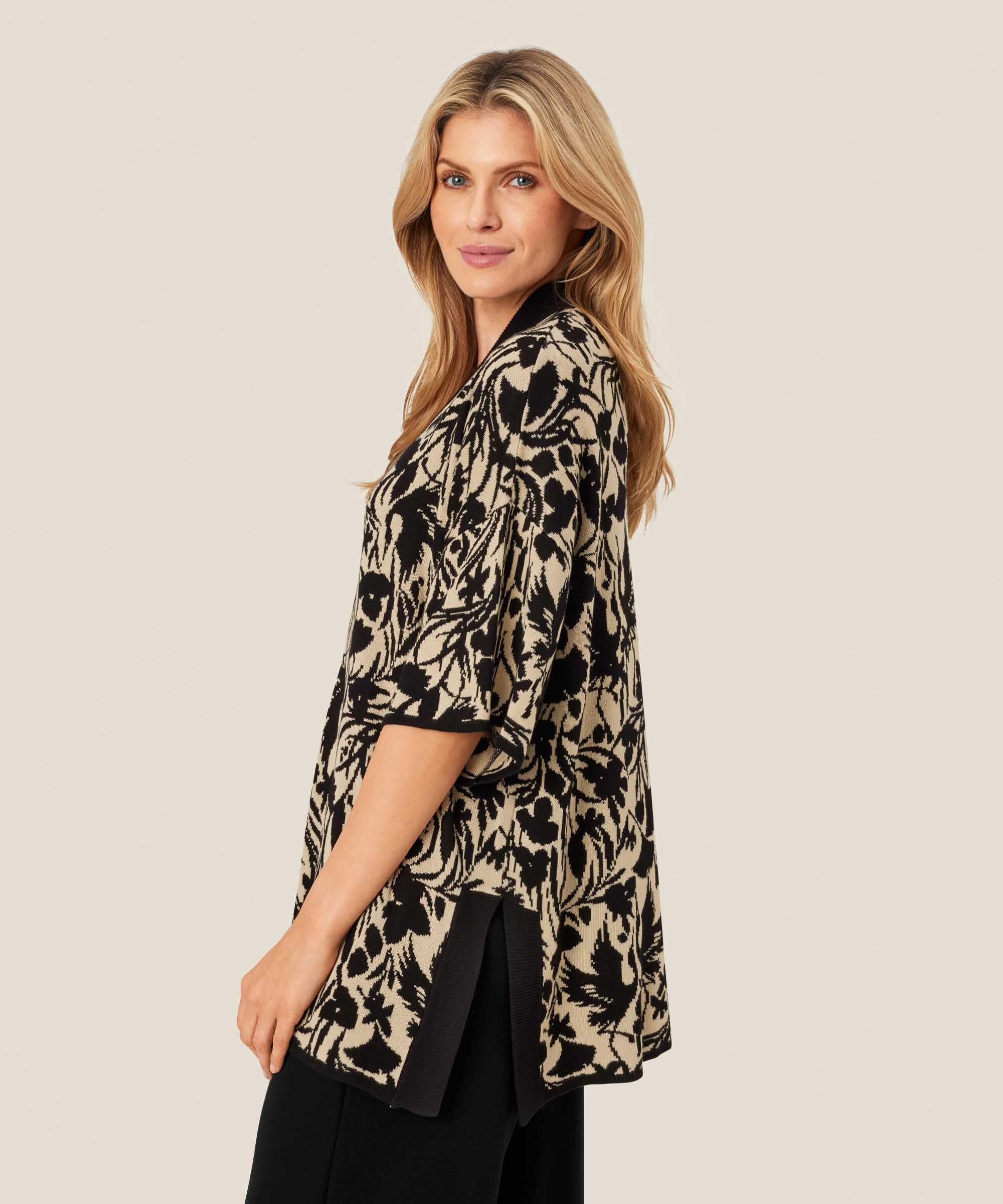pull en maille fleurie avec encolure contrastée, Black