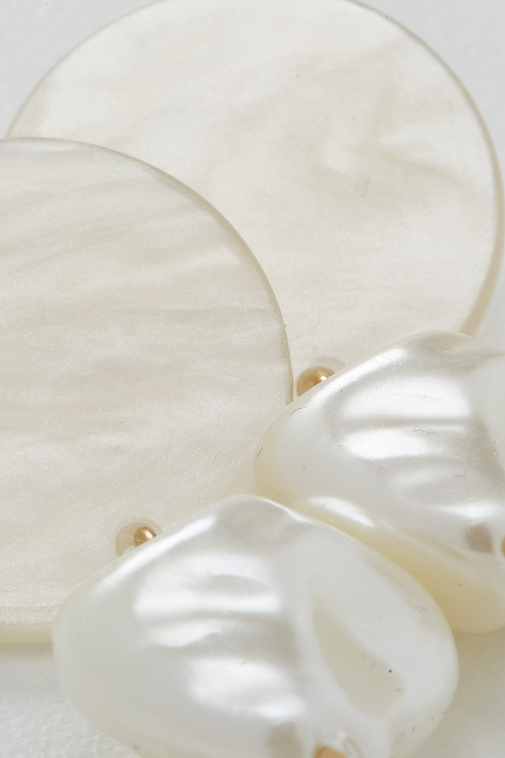 RANJA EARRINGS, Whitecap