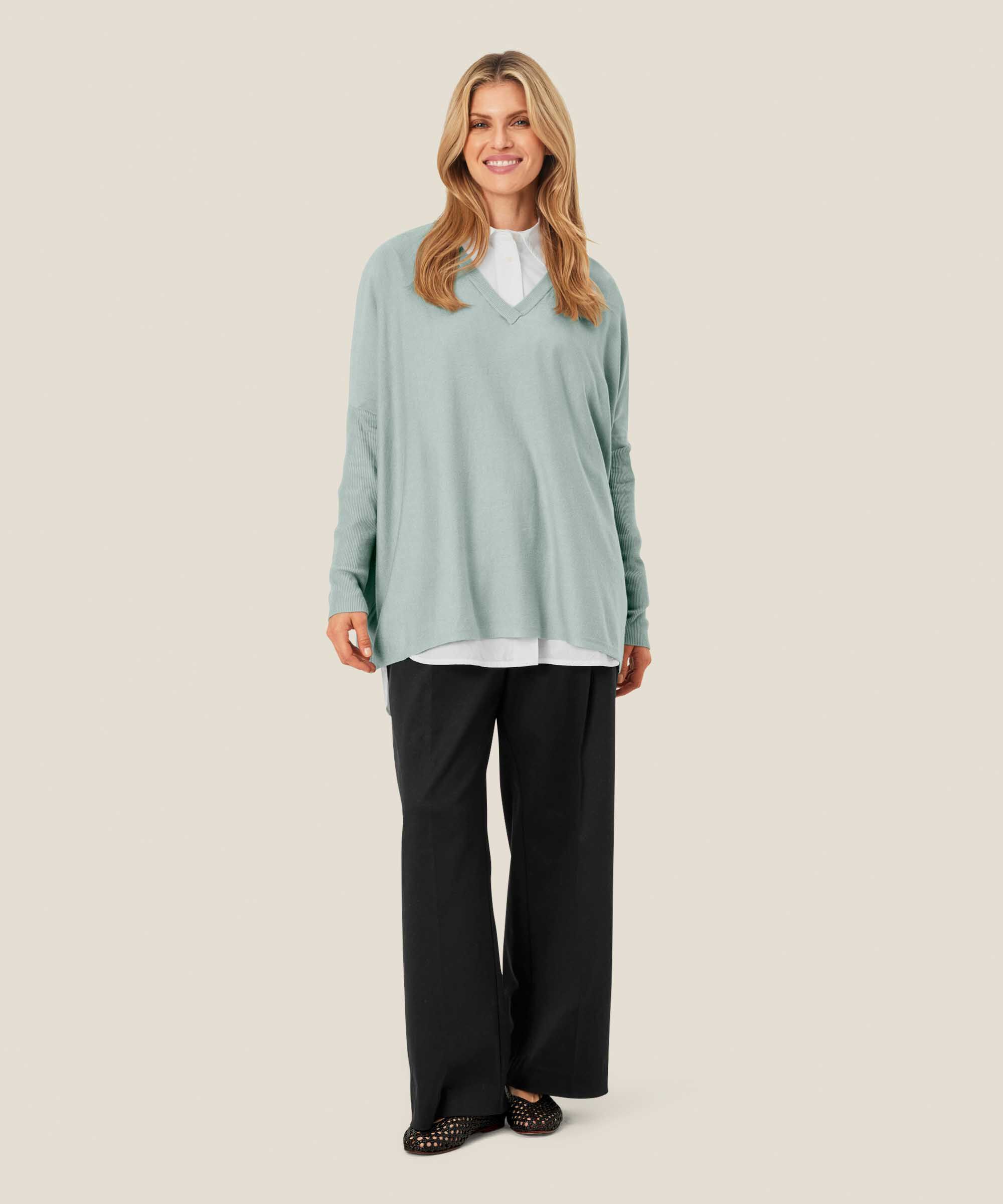 Pull En Maille Avec Col En V Et Manches Étroites, Ether