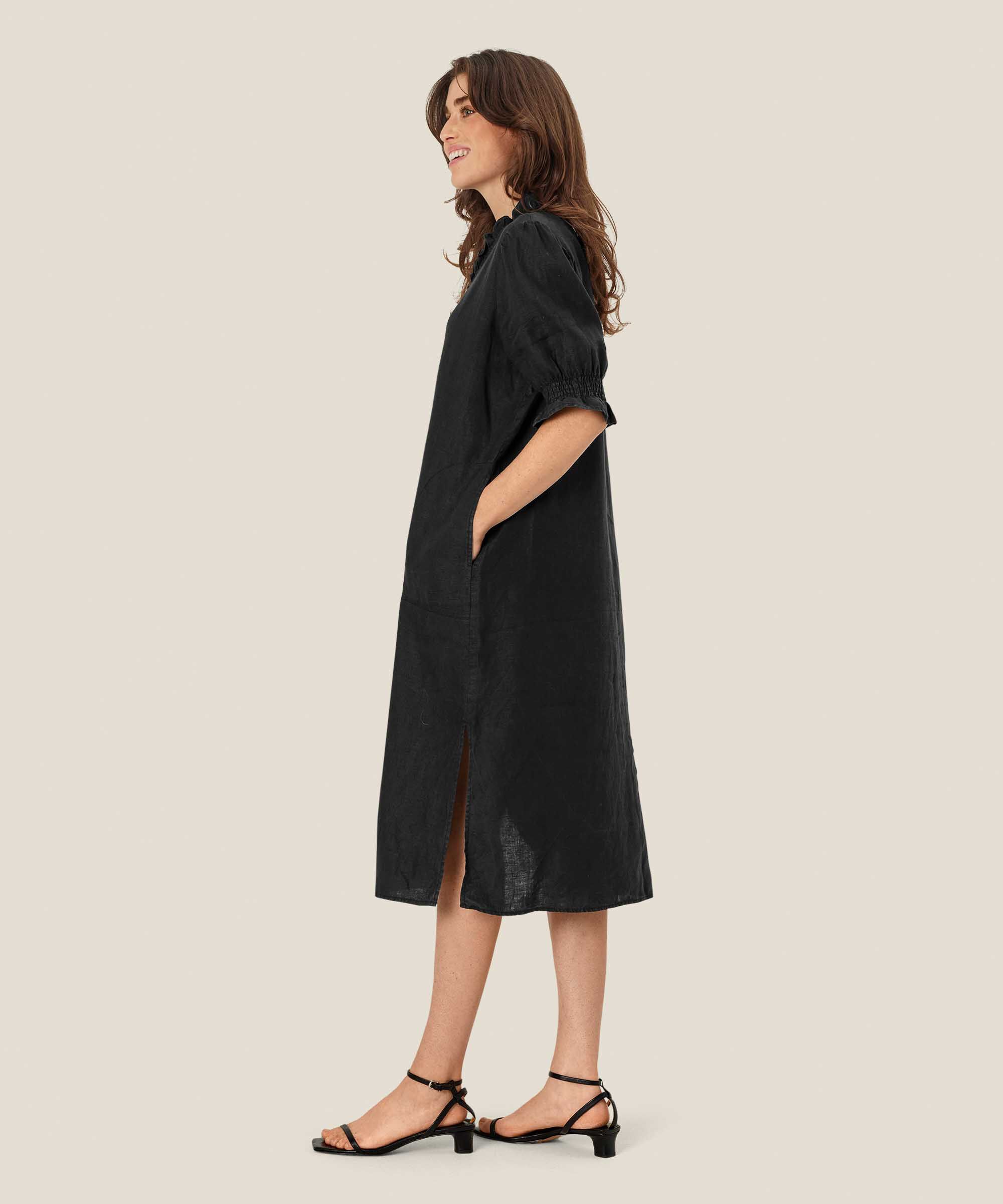 robe en lin à manches courtes et décolleté à volants, Black