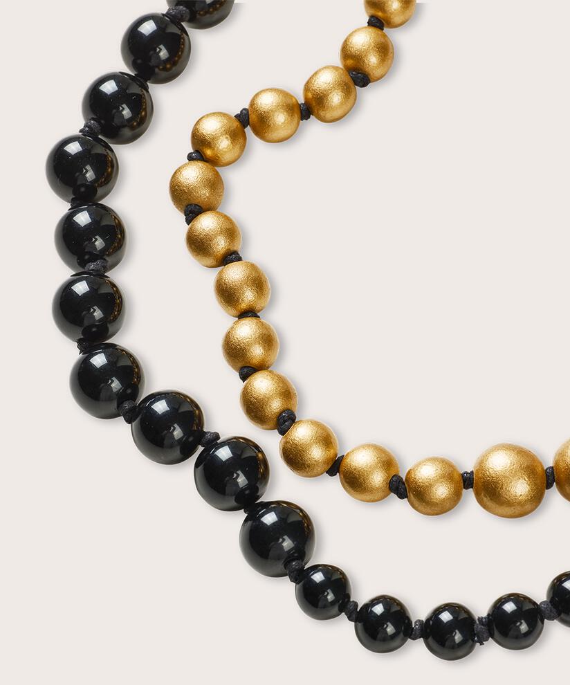 Longue chaîne avec perles noires et dorées, Gold