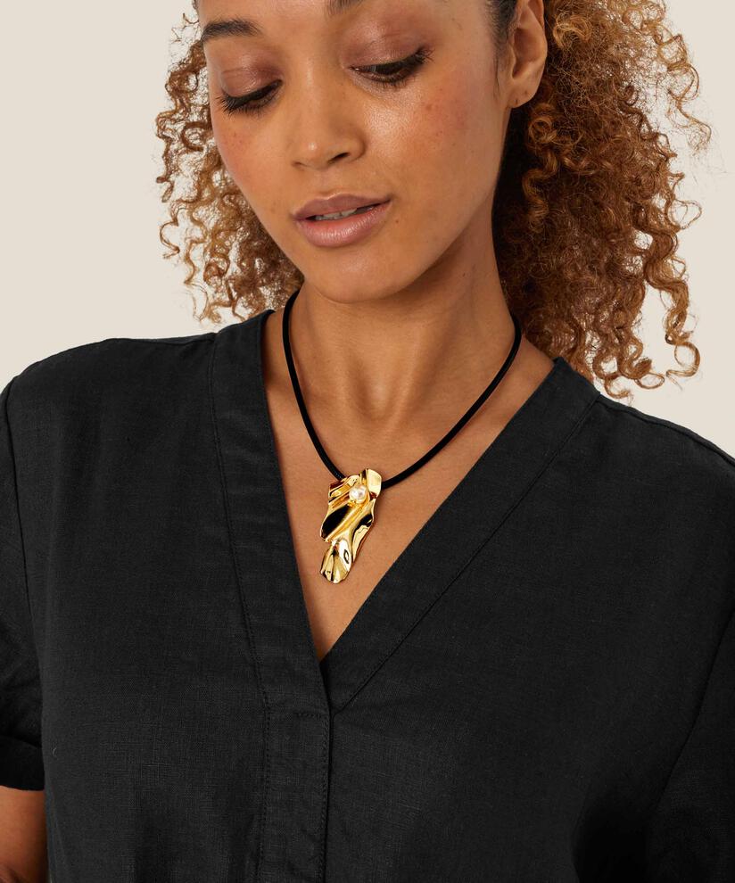 collier en simili cuir avec pendentif doré, Gold