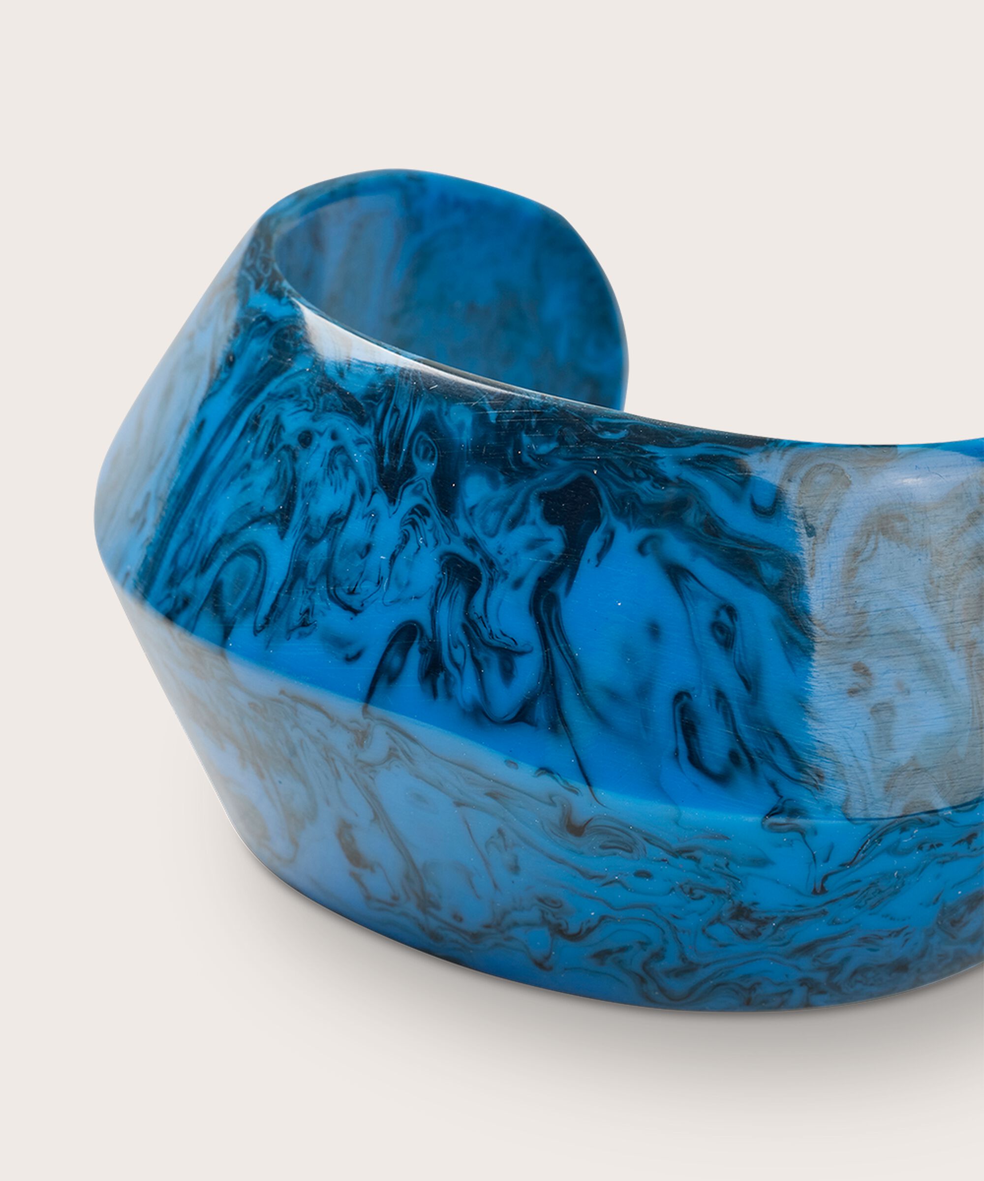 bracelet sculptural avec effet marbré, Ultramarine