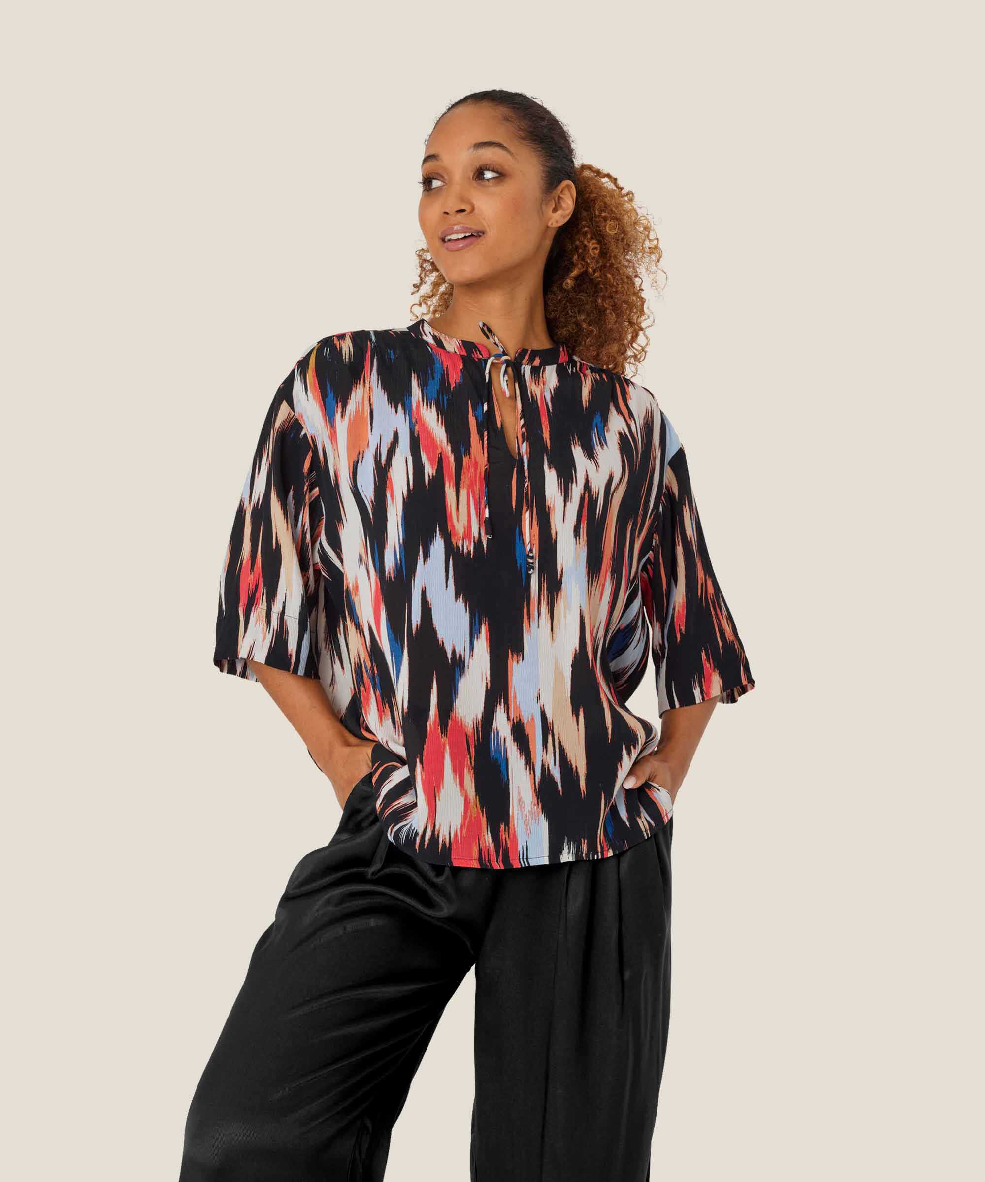 top en viscose avec liens au cou, Hibiscus