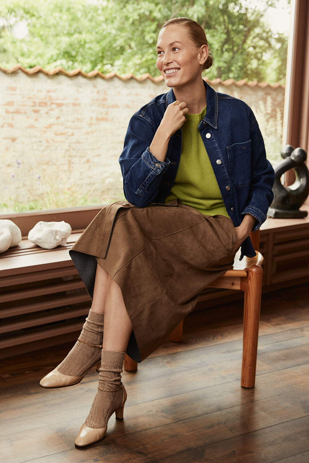 Chemise en jean avec poche poitrine d&eacute;corative - Medium Denim, Pull Tricot&eacute; &Agrave; Manches Courtes En Laine - B Chartreuse, jupe boutonn&eacute;e en imitation daim - Otter