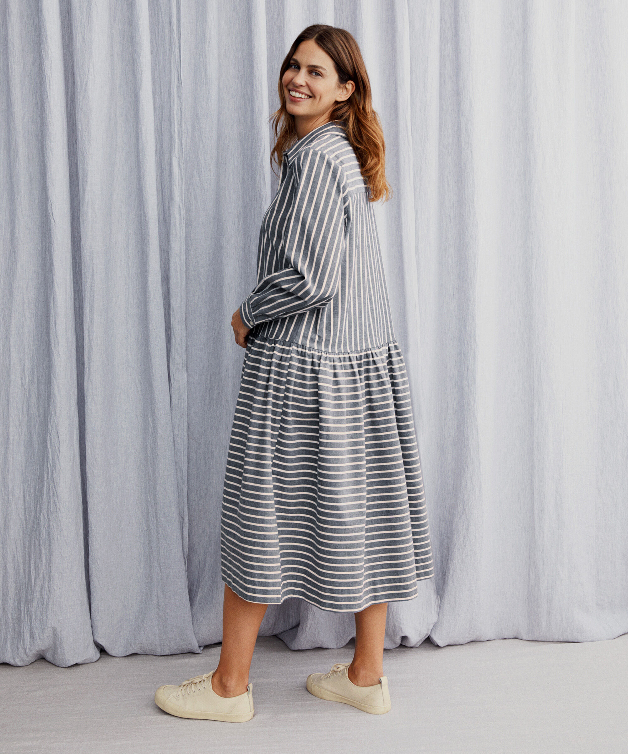 robe en coton avec fermeture à boutons cachés, Black
