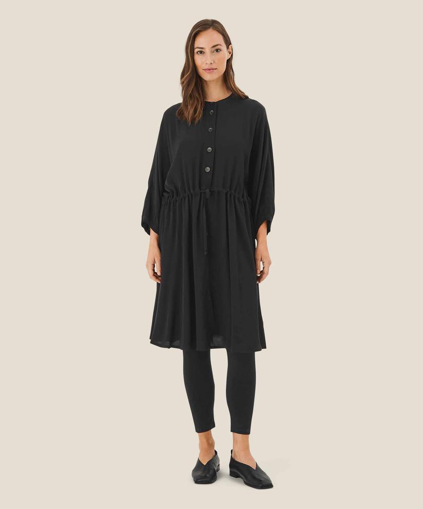 robe avec boutons et lien à la taille, Black