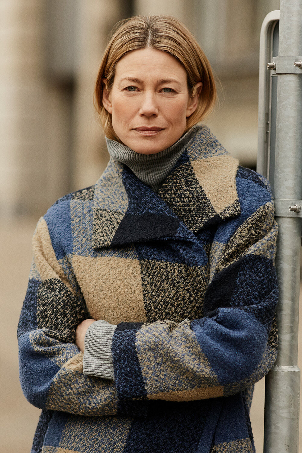 manteau en laine m&eacute;lang&eacute;e avec doublure thermique - Navy Blazer, pull &agrave; col roul&eacute; avec fente lat&eacute;rale - M. Grey mel.