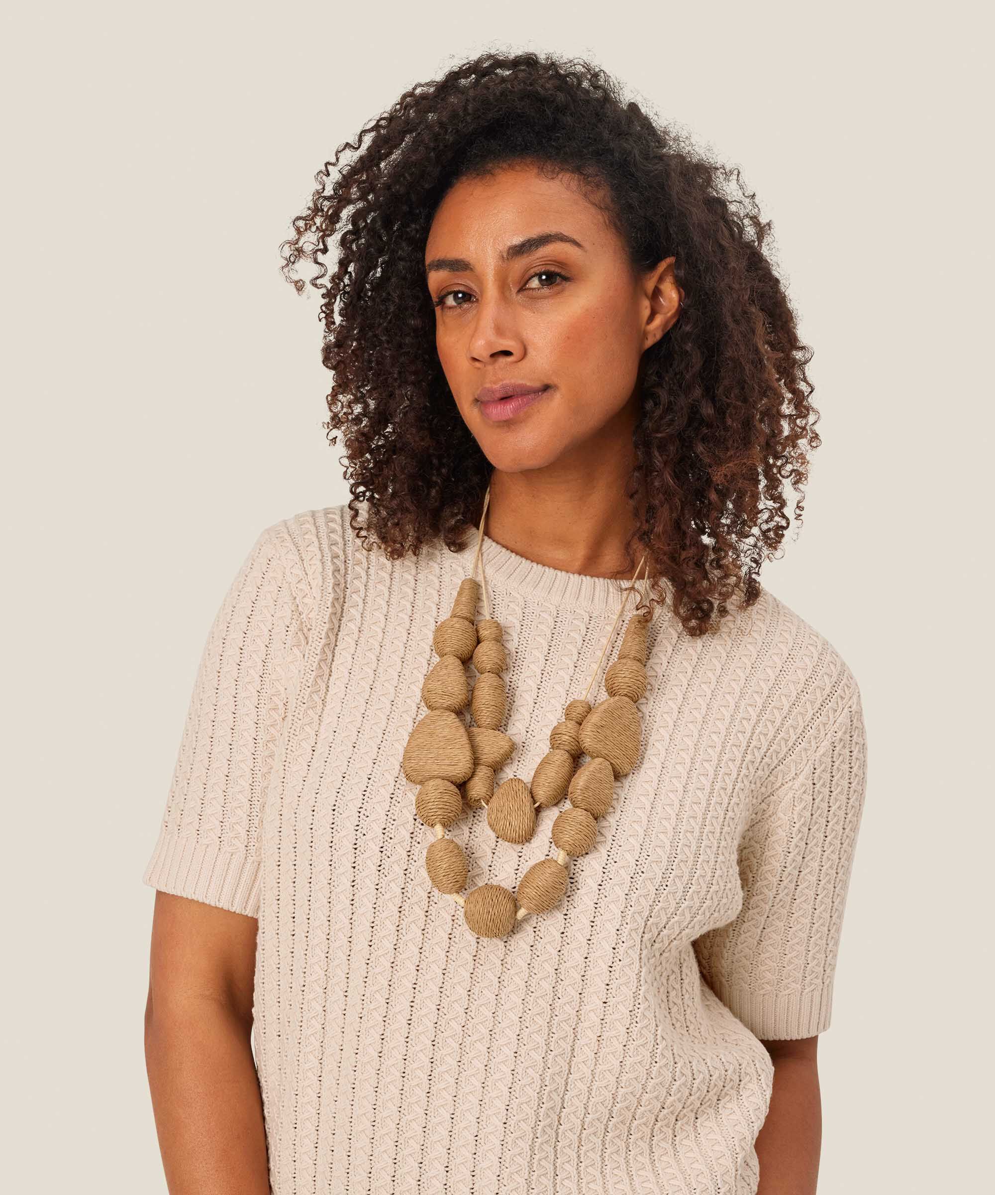 collier avec cordon et pierres cloutées, Safari