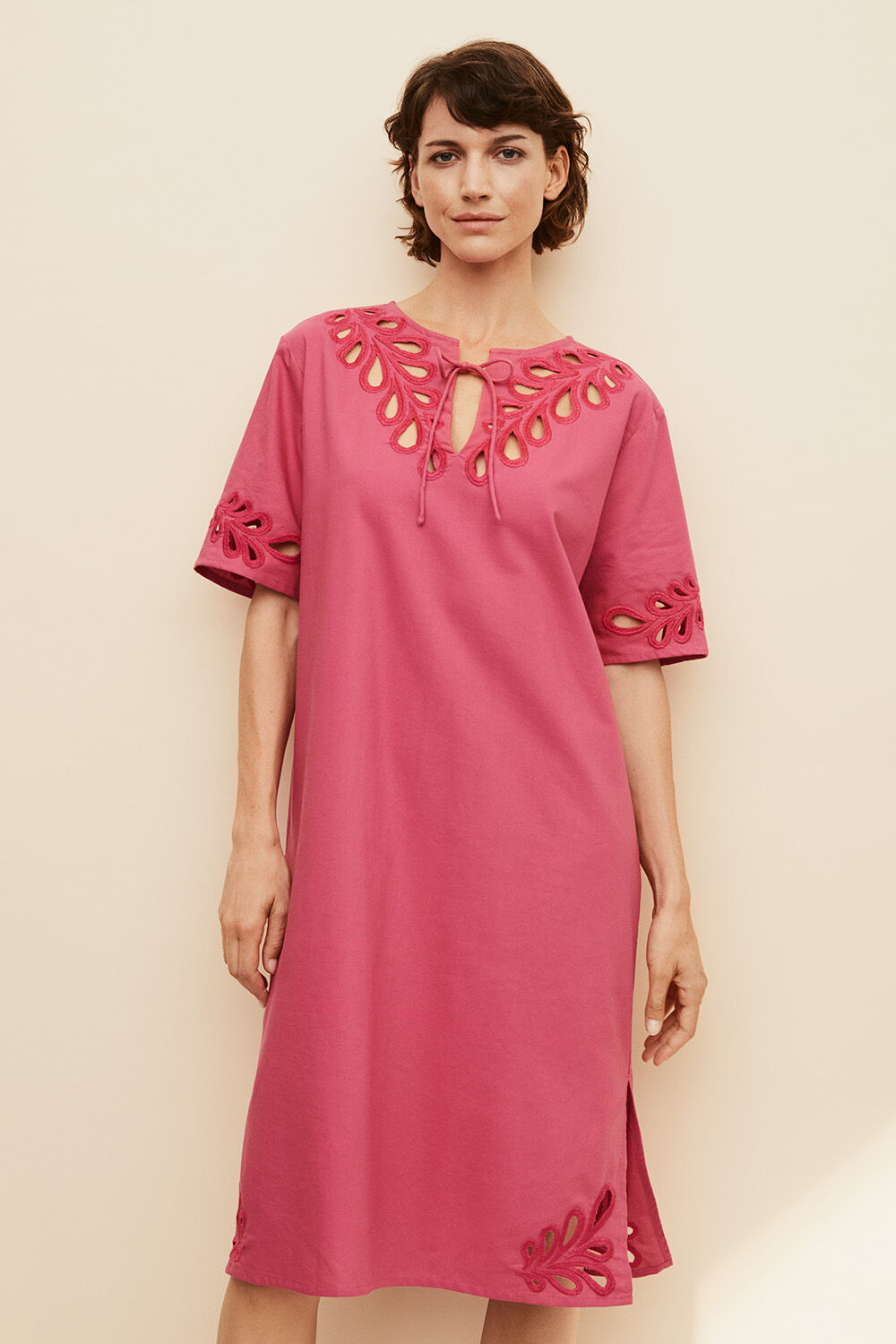 Robe en coton avec d&eacute;tails brod&eacute;s - Carmine