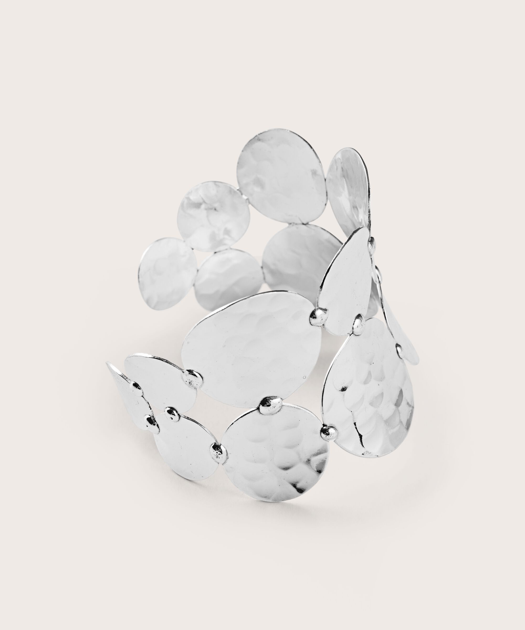 bracelet avec cercles en métal martelé, Silver