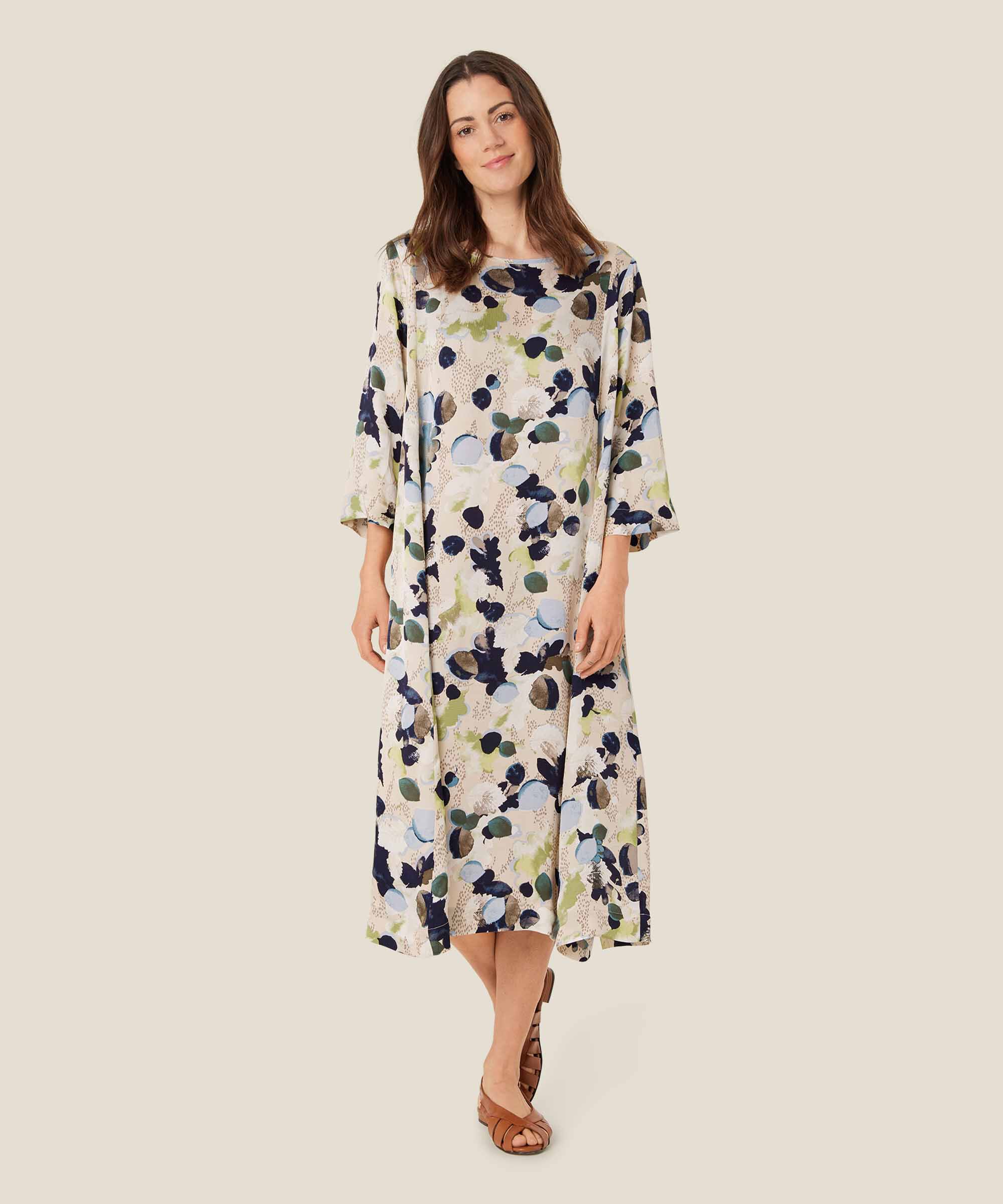 Robe En Viscose Avec Un Bouton Au Cou, Fog