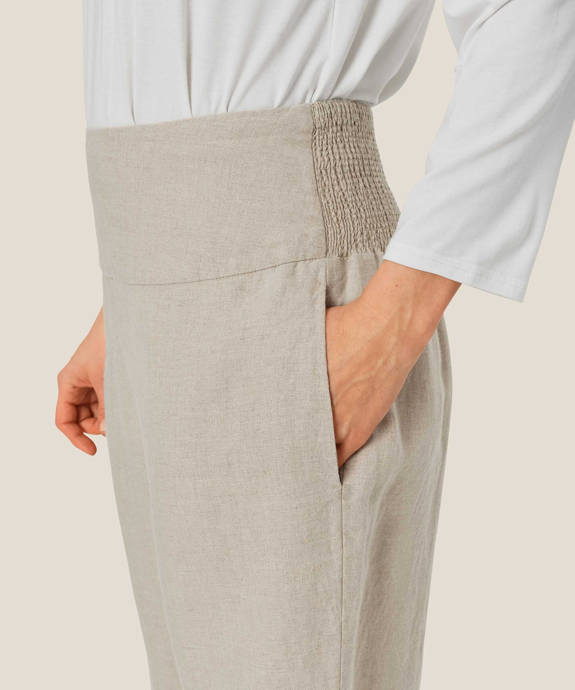 pantalon en lin avec large élastique smocké au dos et détail boutonné, Natural