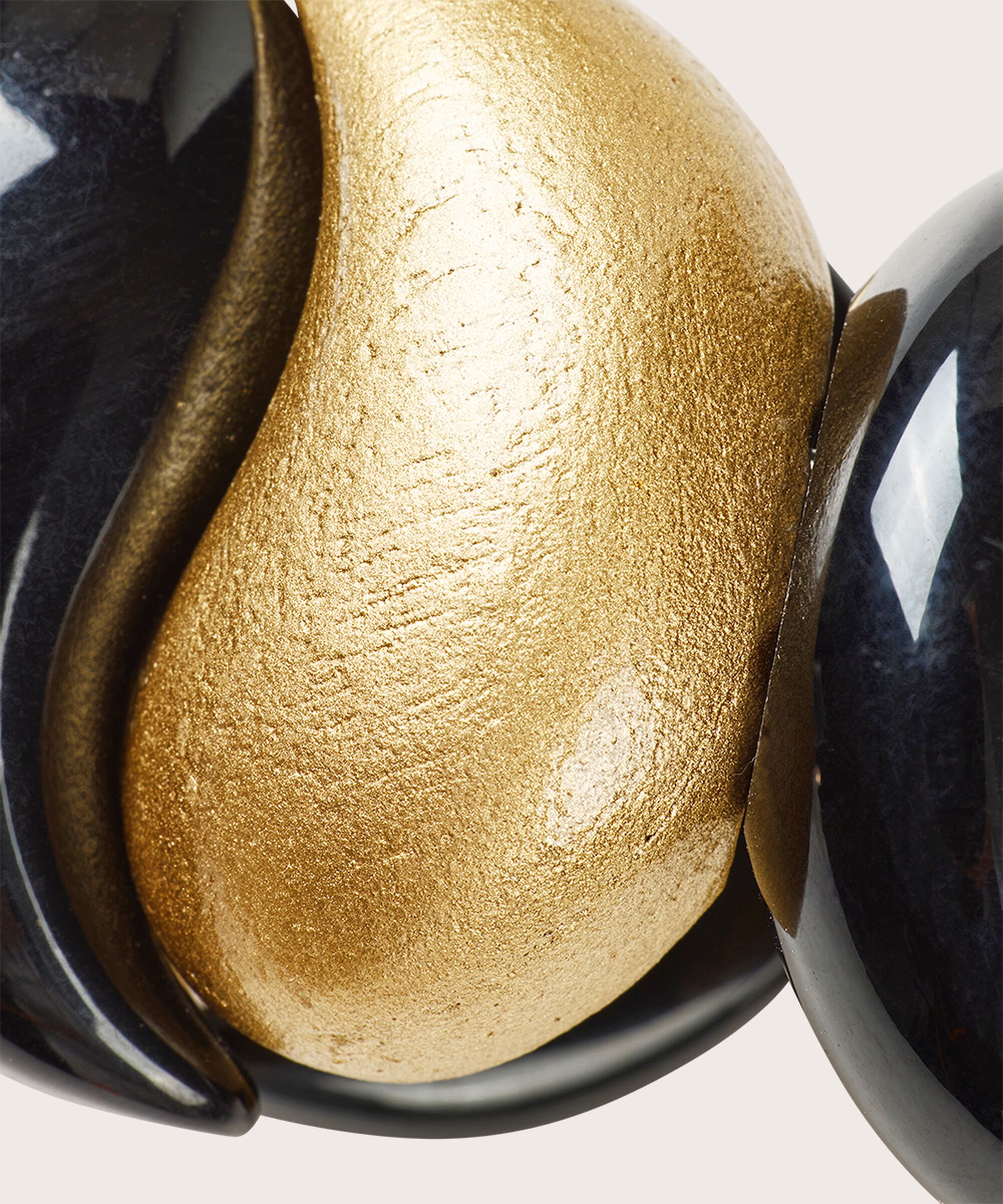 bracelet élastique avec éléments noirs et dorés, Gold