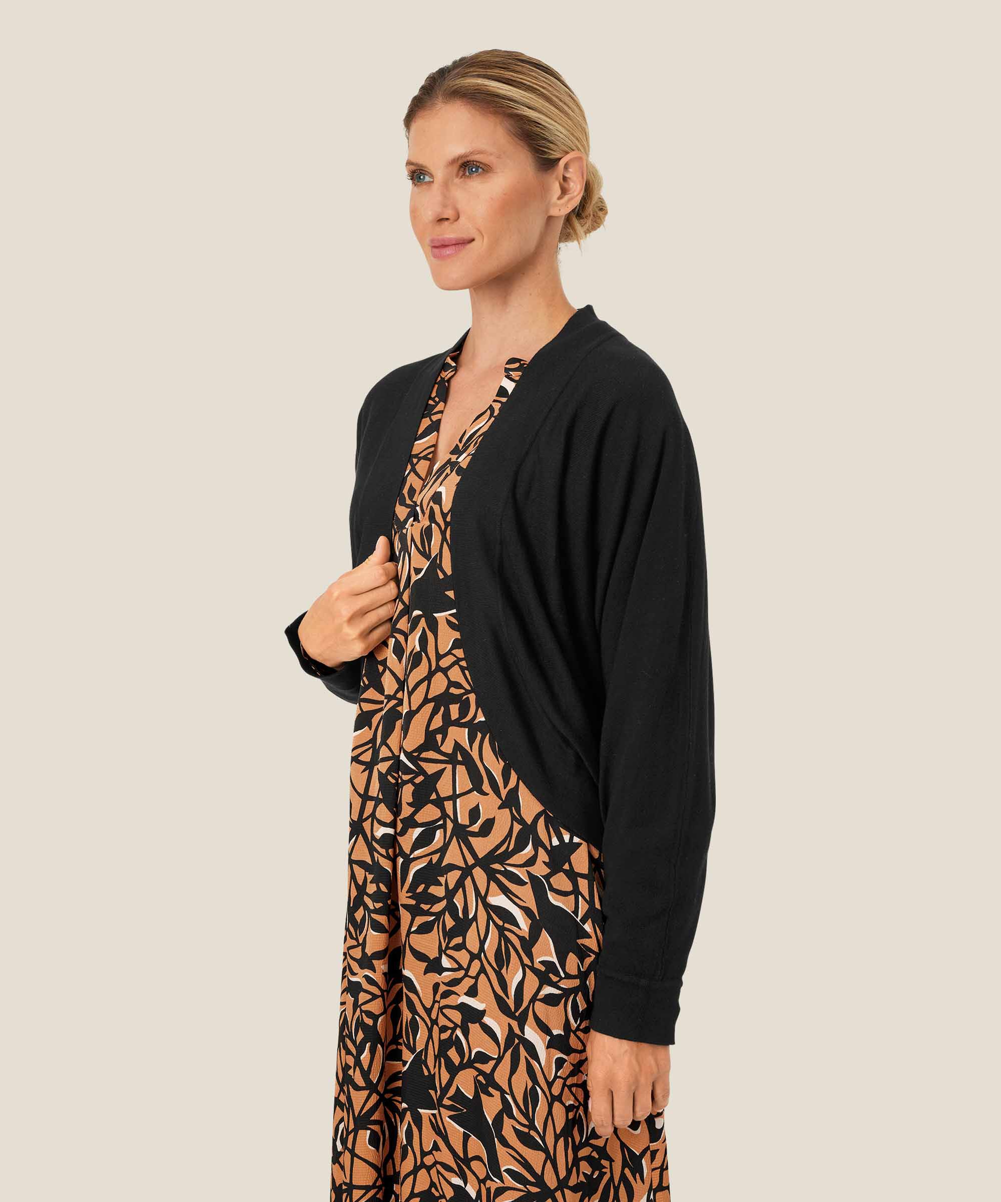 cardigan en maille fine avec devant arrondi, Black