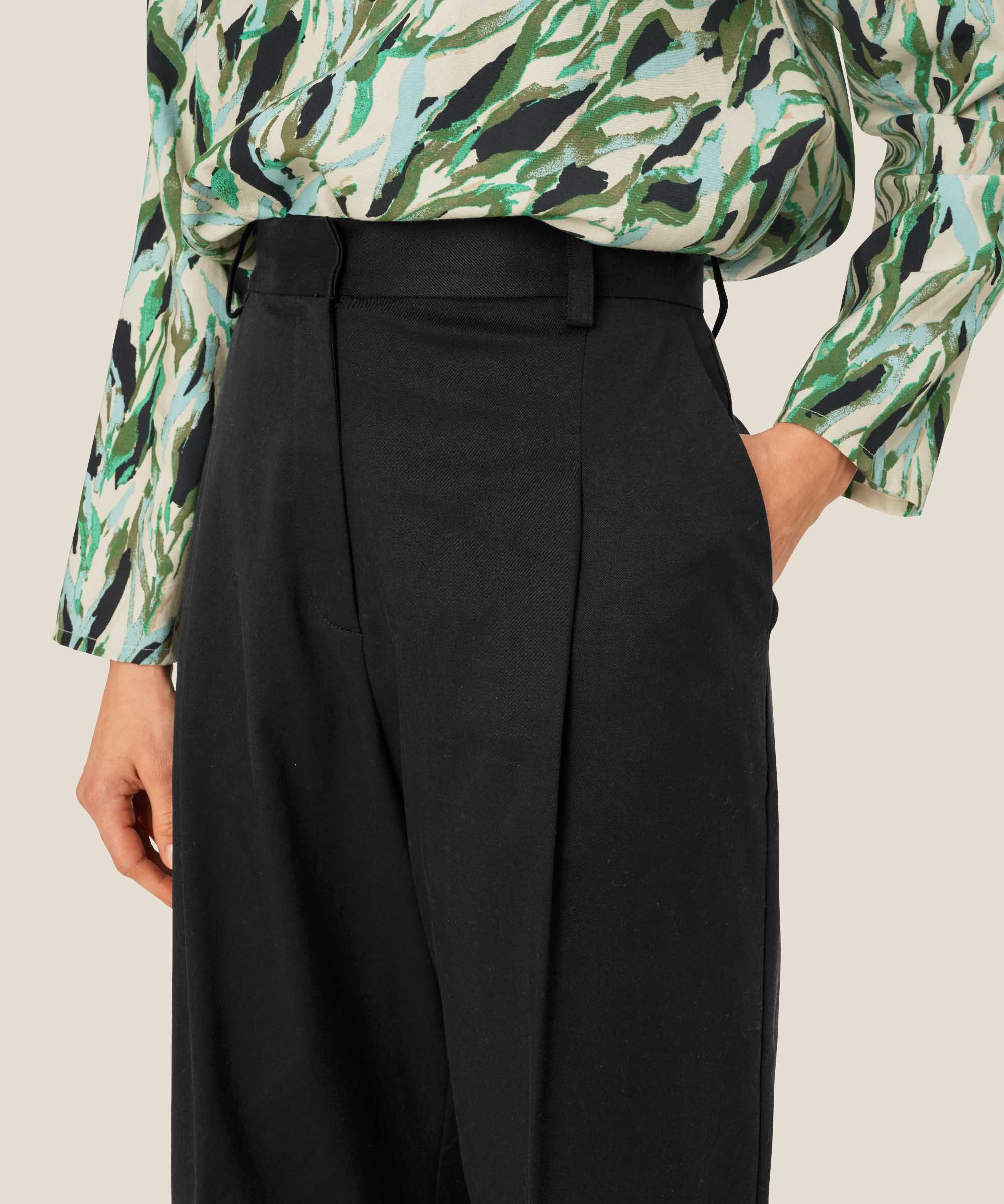 Pantalon à jambes larges, plis pressés et poches fendues, Black