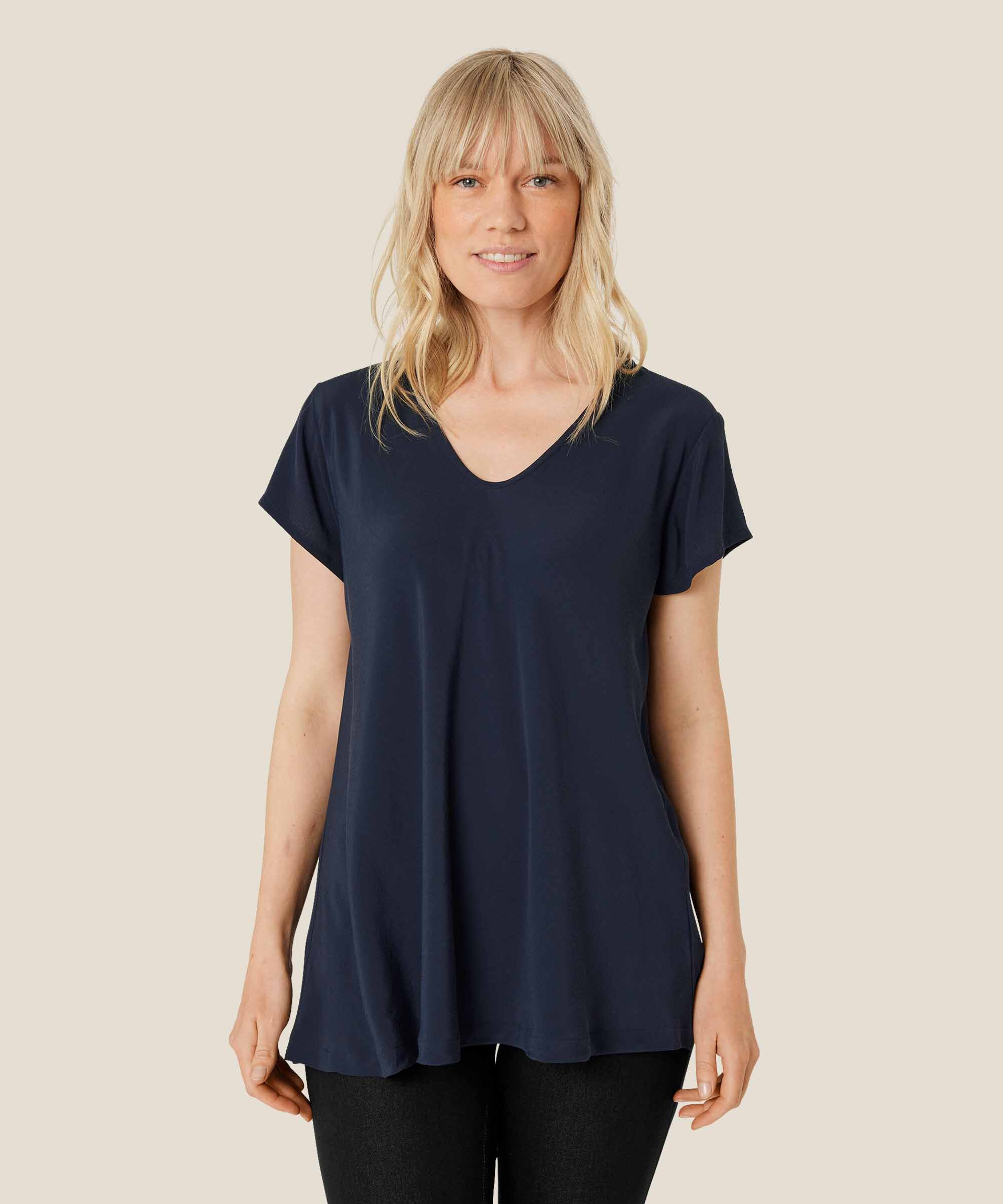 top en viscose à manches courtes et col v, Navy