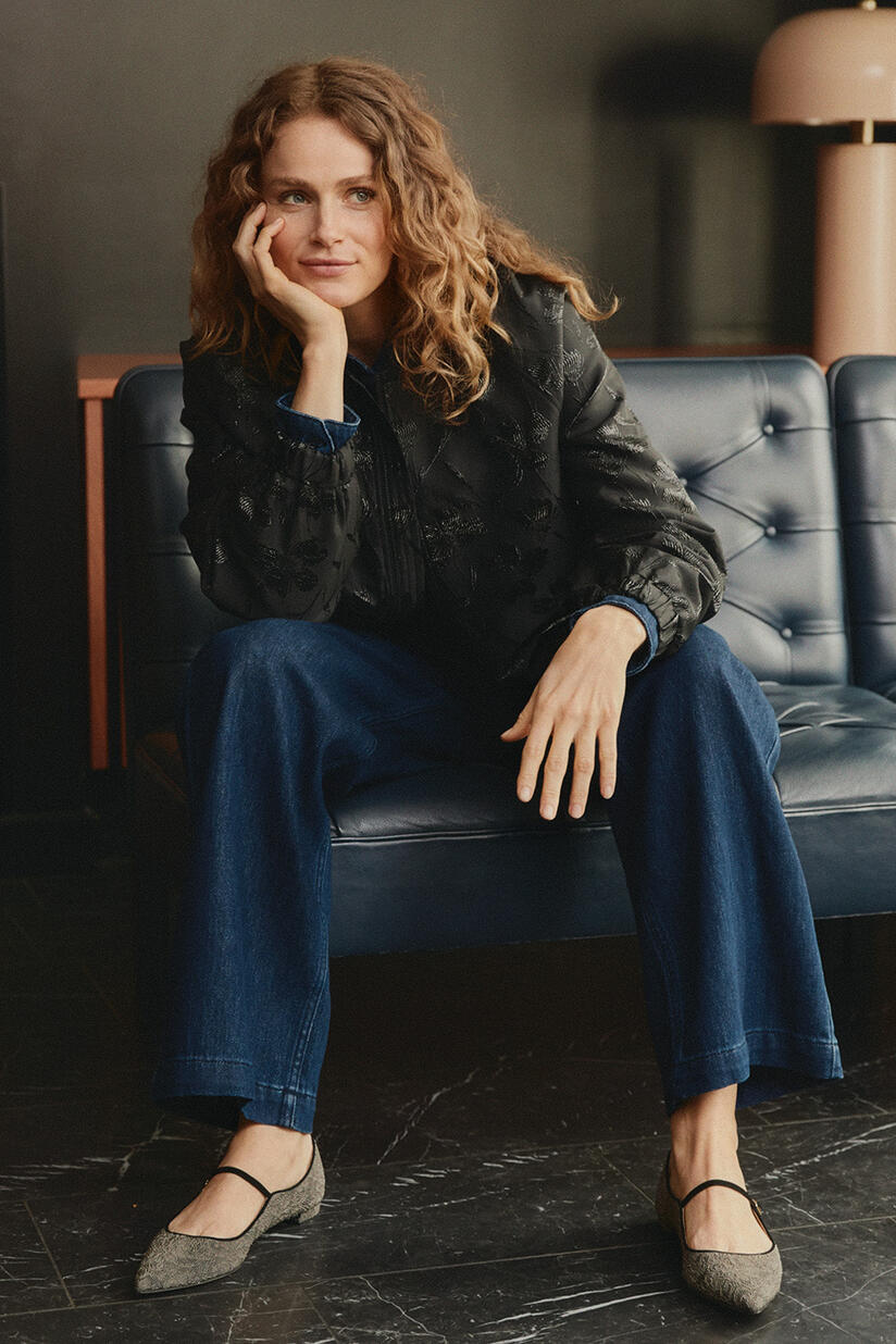 veste avec broderie florale et fermeture éclair - Black, chemise en jean avec une touche de paillettes - Dark Denim, pantalon en denim souple avec paillettes - Dark Denim