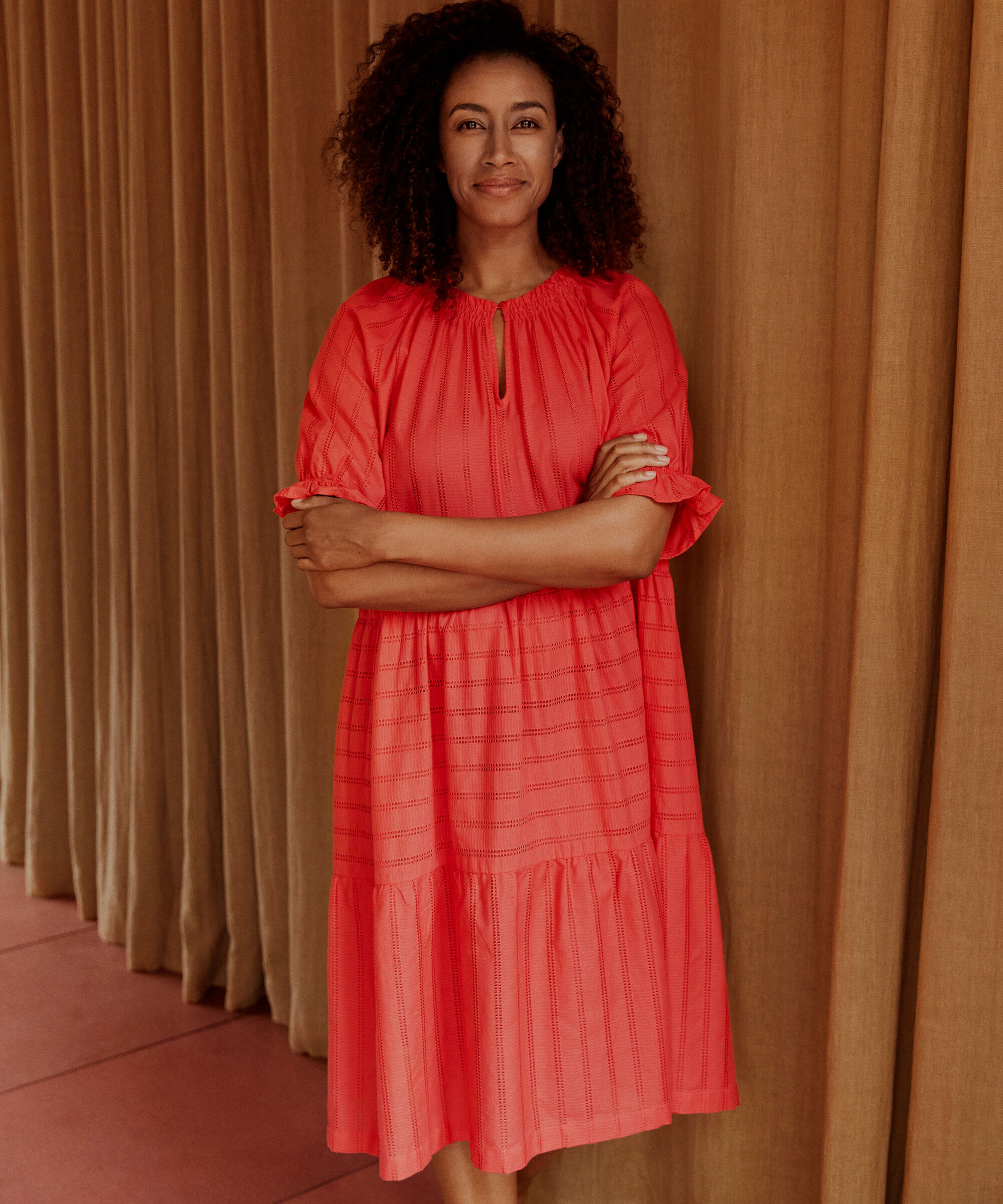 robe en coton &agrave; motif trou&eacute; avec un bouton au cou, Hibiscus