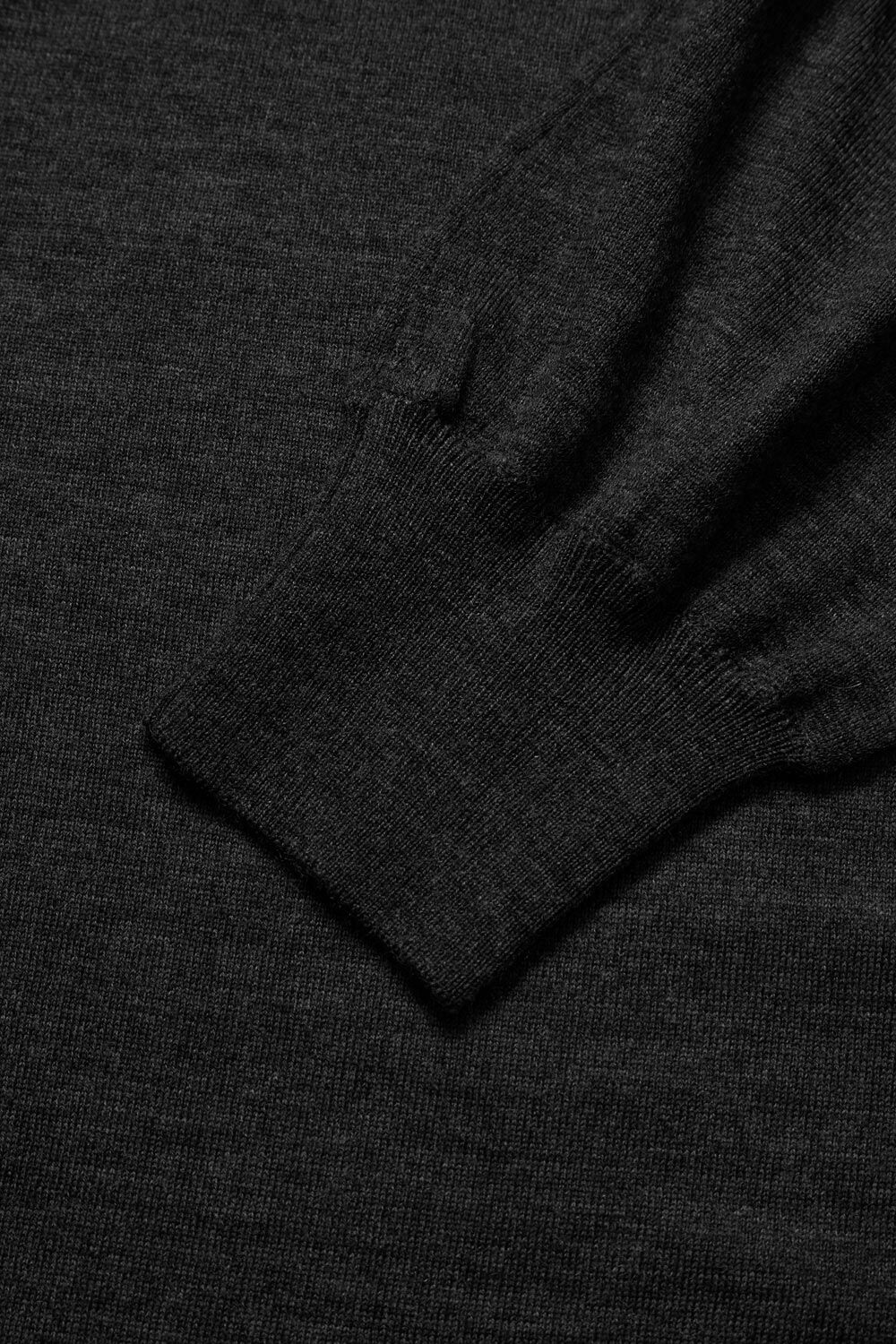 pull col roul&eacute; en laine, Black