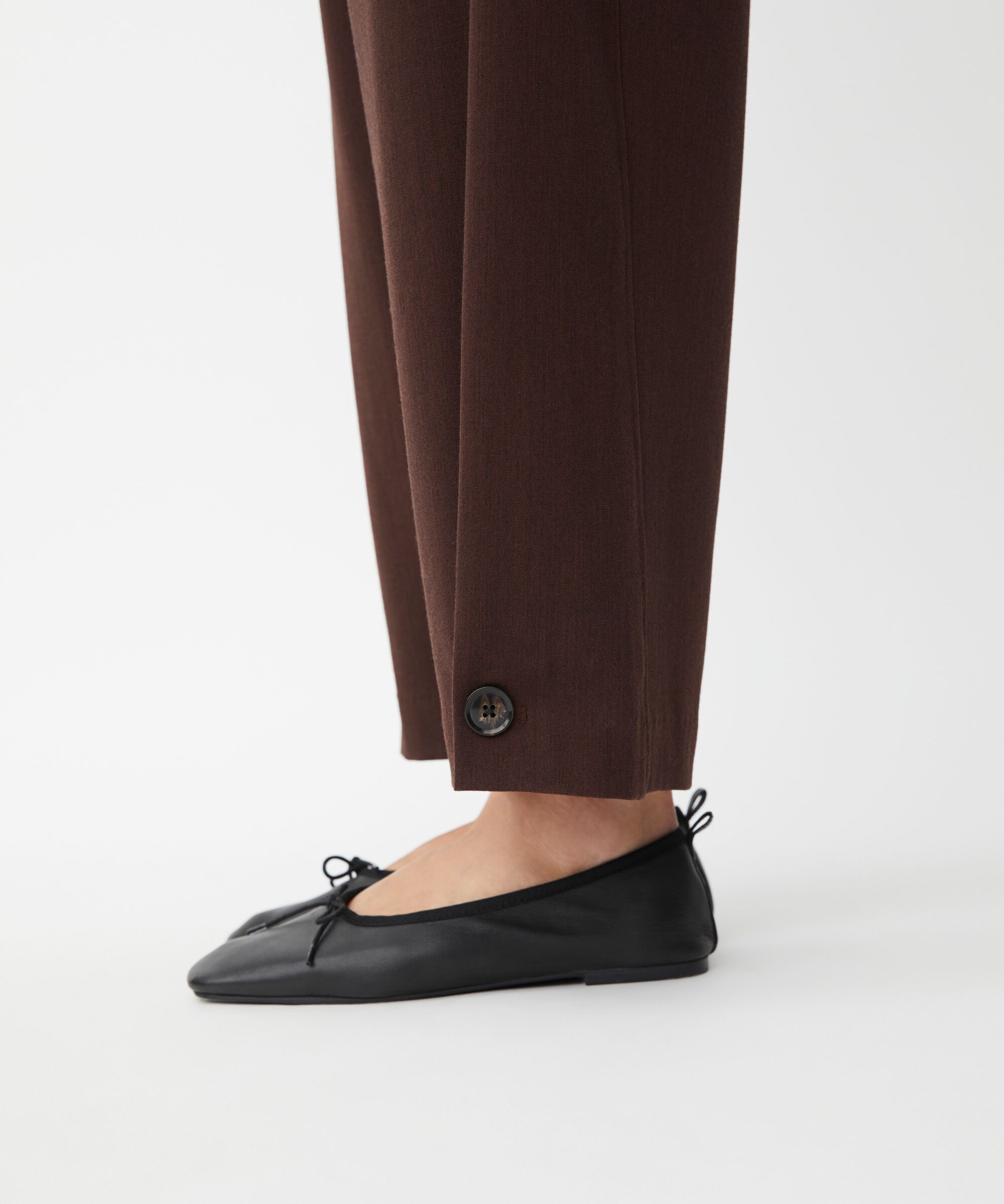 Pantalon Tissé Avec Stretch Et Bouton Sur La Jambe, Sh. Chocolate