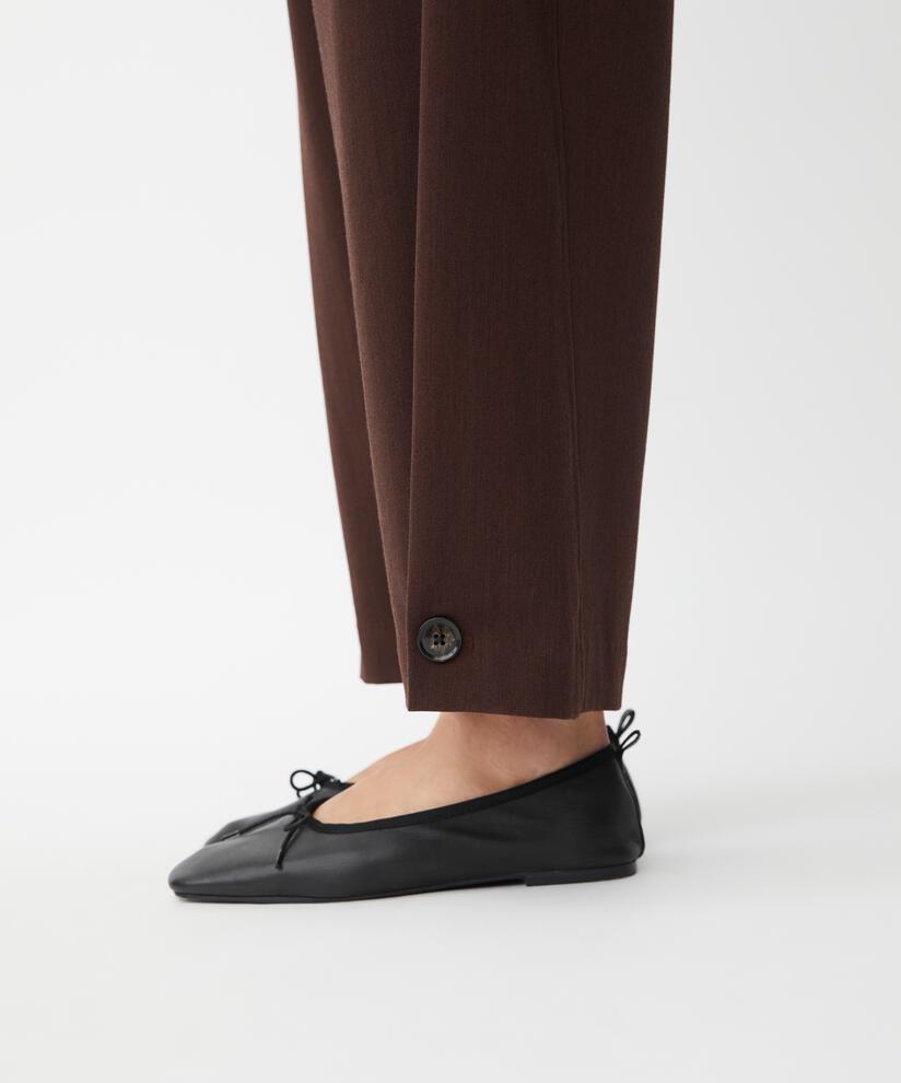 Pantalon Tissé Avec Stretch Et Bouton Sur La Jambe, Sh. Chocolate