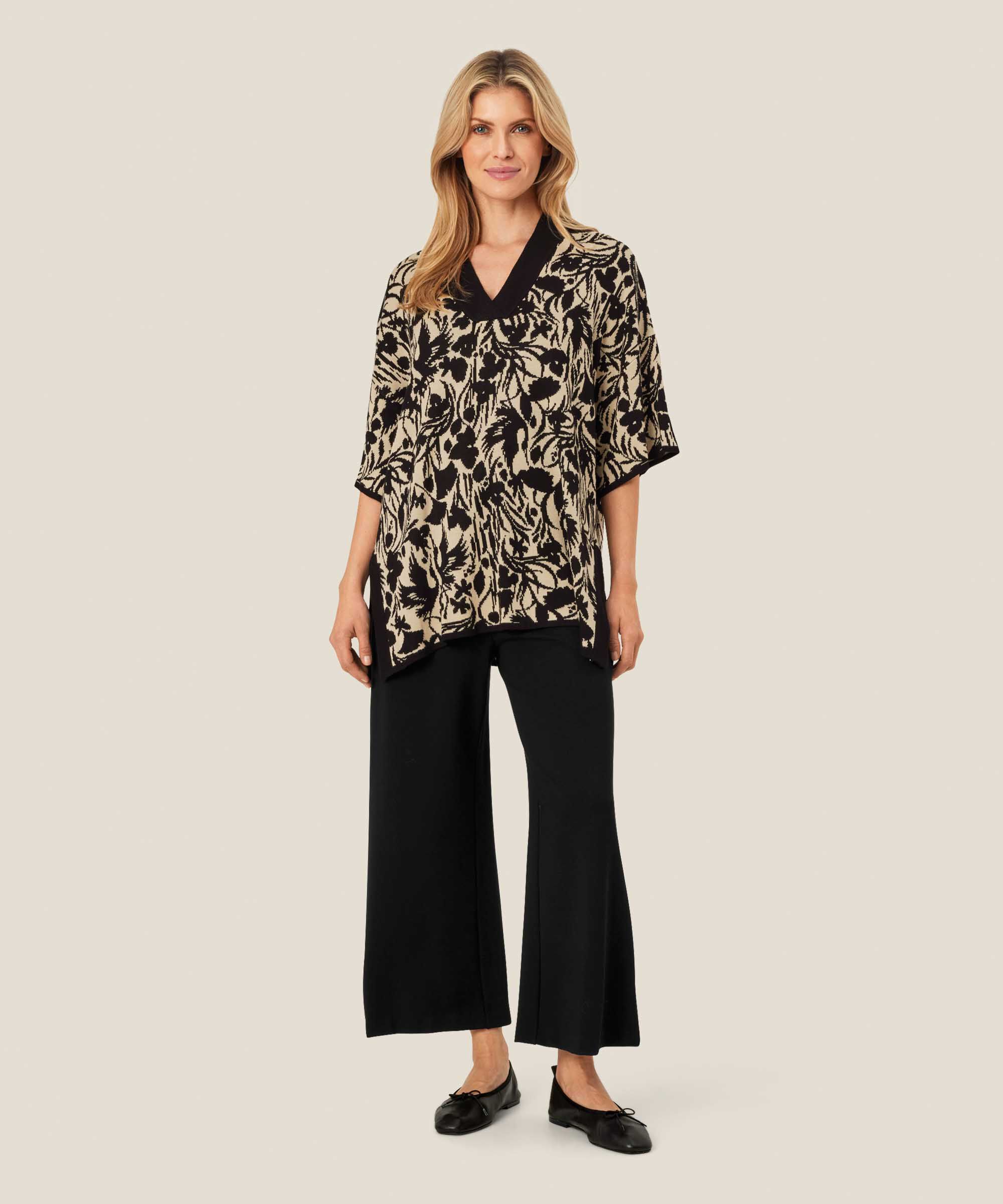 pull en maille fleurie avec encolure contrastée, Black