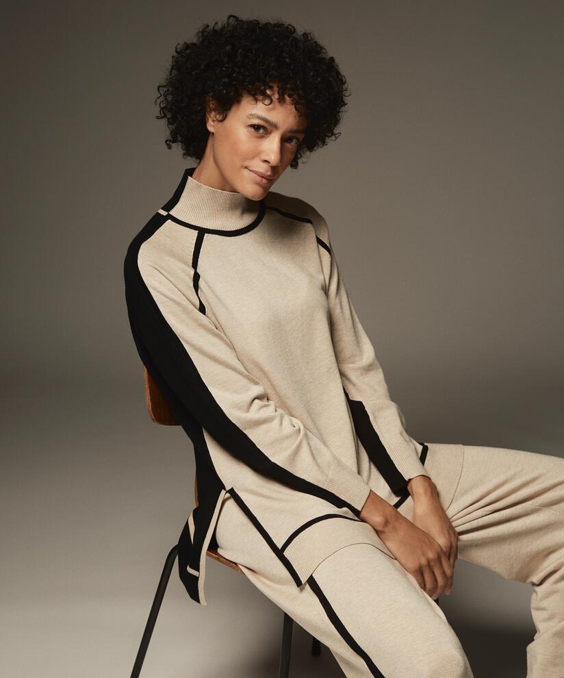 pull en maille à col montant avec détails contrastés, L beige mel