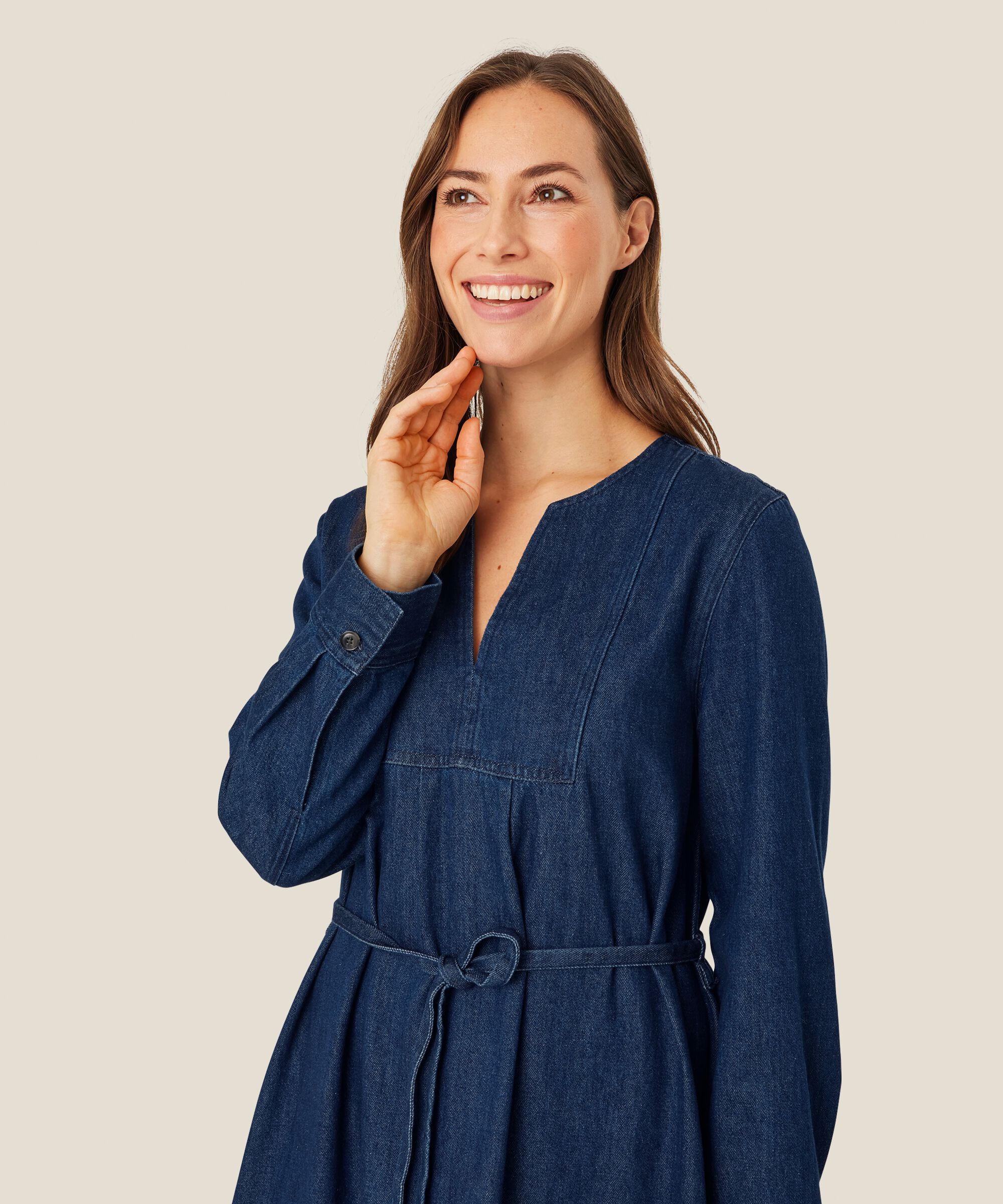 robe en jean avec col en V et ceinture, Dark Denim